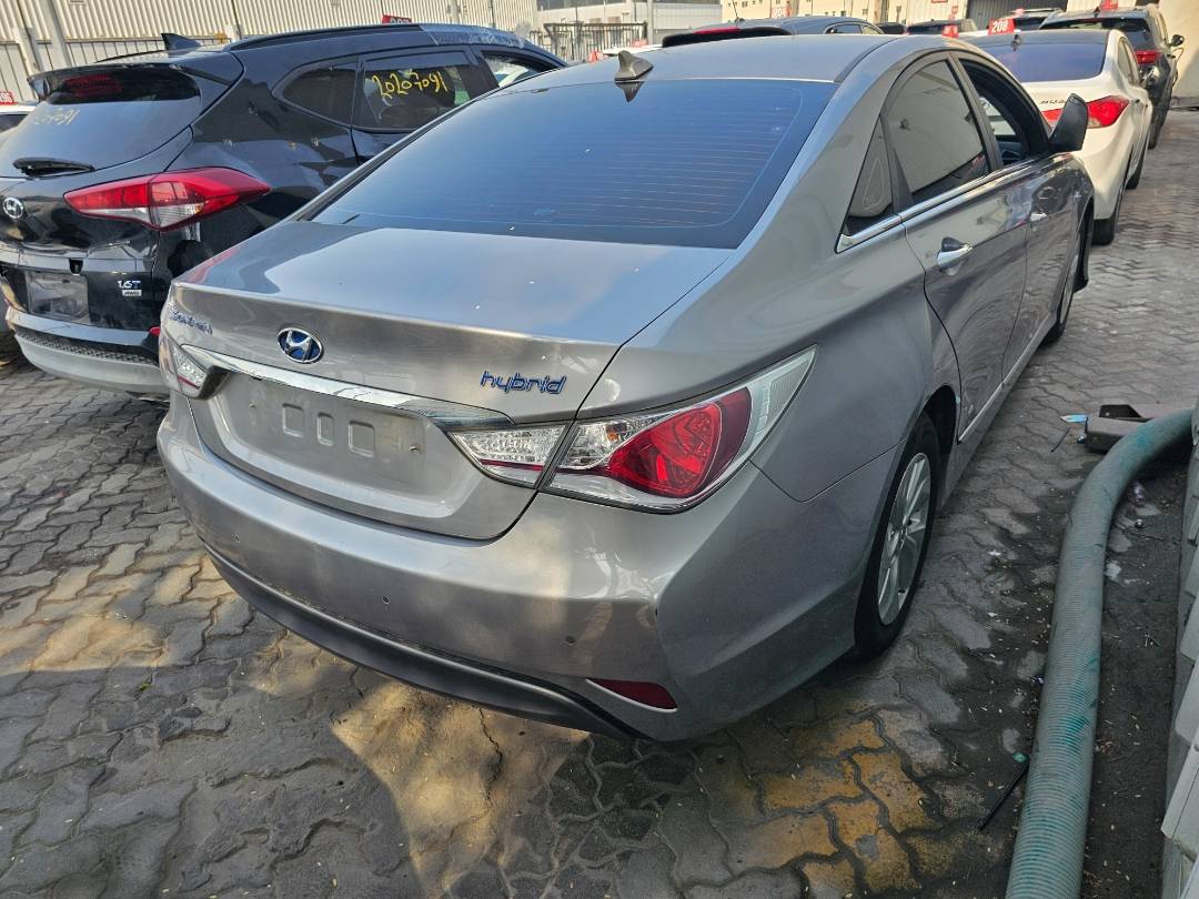 2014 HYUNDAI SONATA — 263901 KM — Lot 092903 — Souq - Marhaba Auctions Used Cars - Image 5