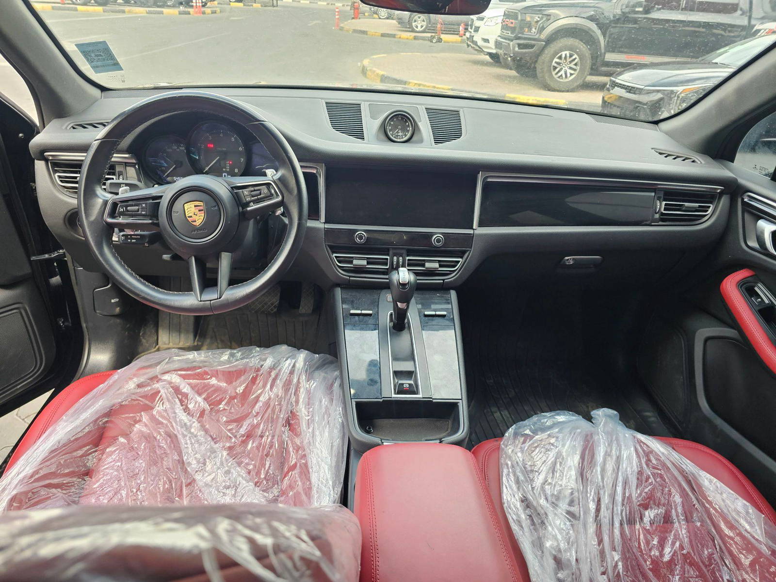 PORSCHE MACAN 2022 - Marhaba Auction Used Cars - Image 8