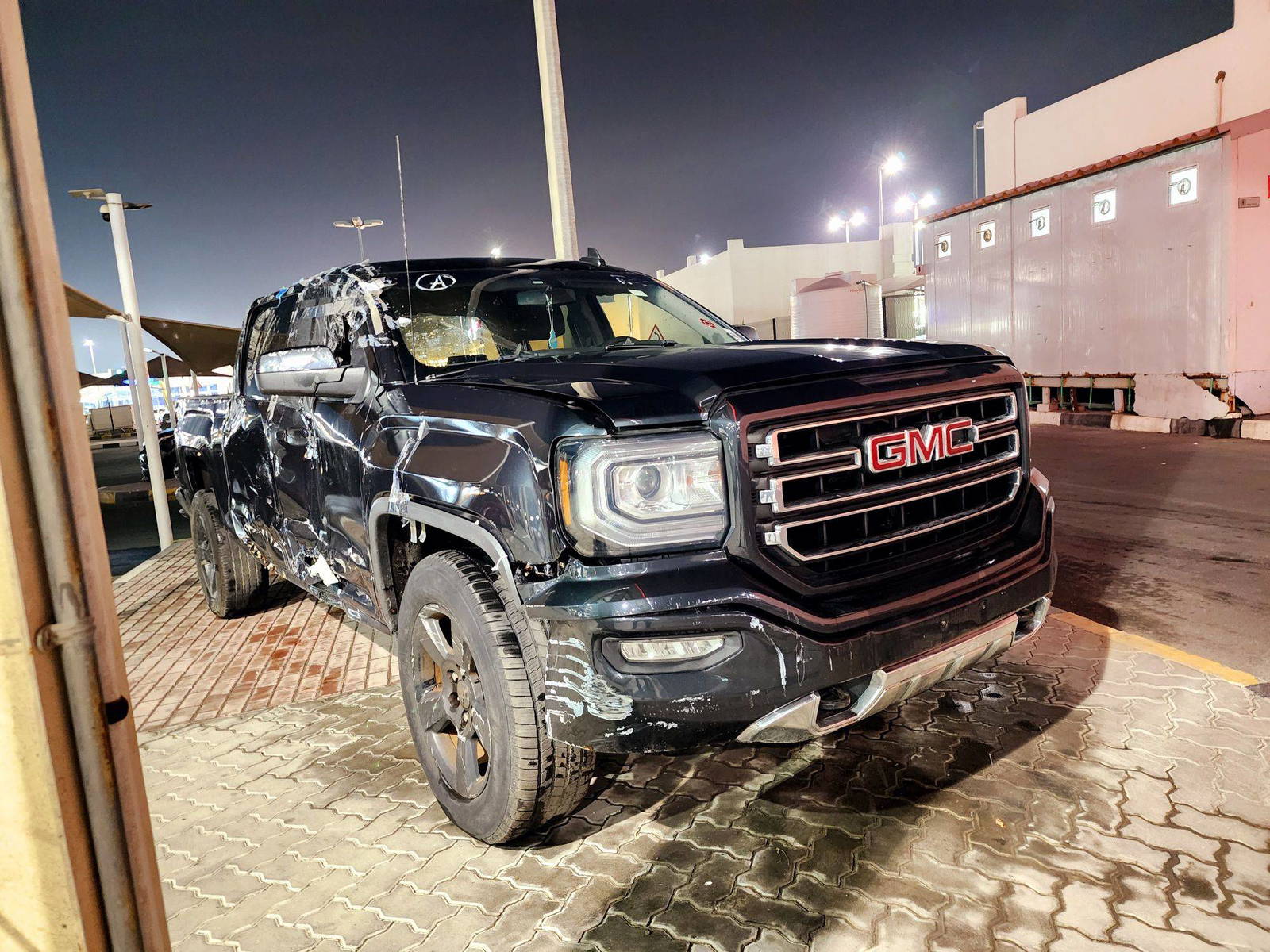 2017 GMC SIERRA — 217131 KM — Lot G499838 — Souq - Marhaba Auctions Used Cars - Image 3