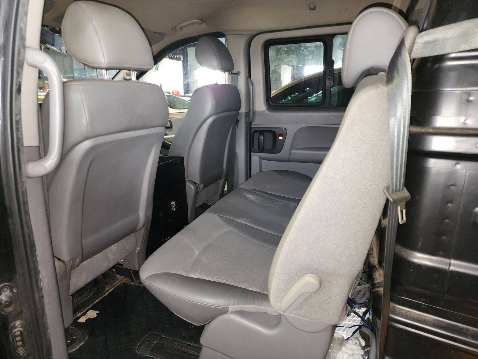 2010 HYUNDAI GRAND STAREX — 263845 KM — Lot 174789 — Main - Marhaba Auctions Used Cars - Image 7