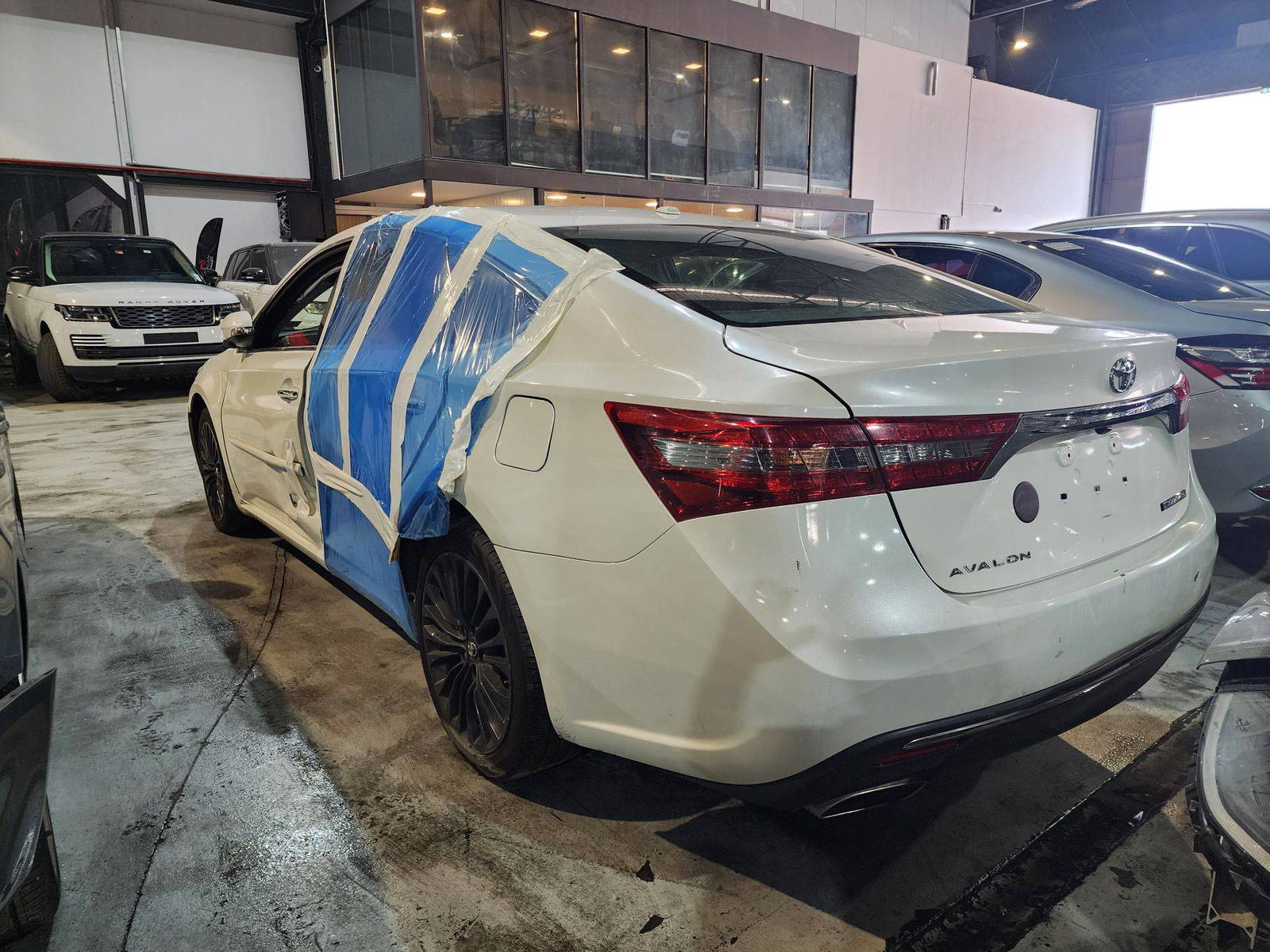 2017 TOYOTA AVALON — 113193 Miles — Lot 59730605 — Al Quoz - Marhaba Auctions Used Cars - Image 5