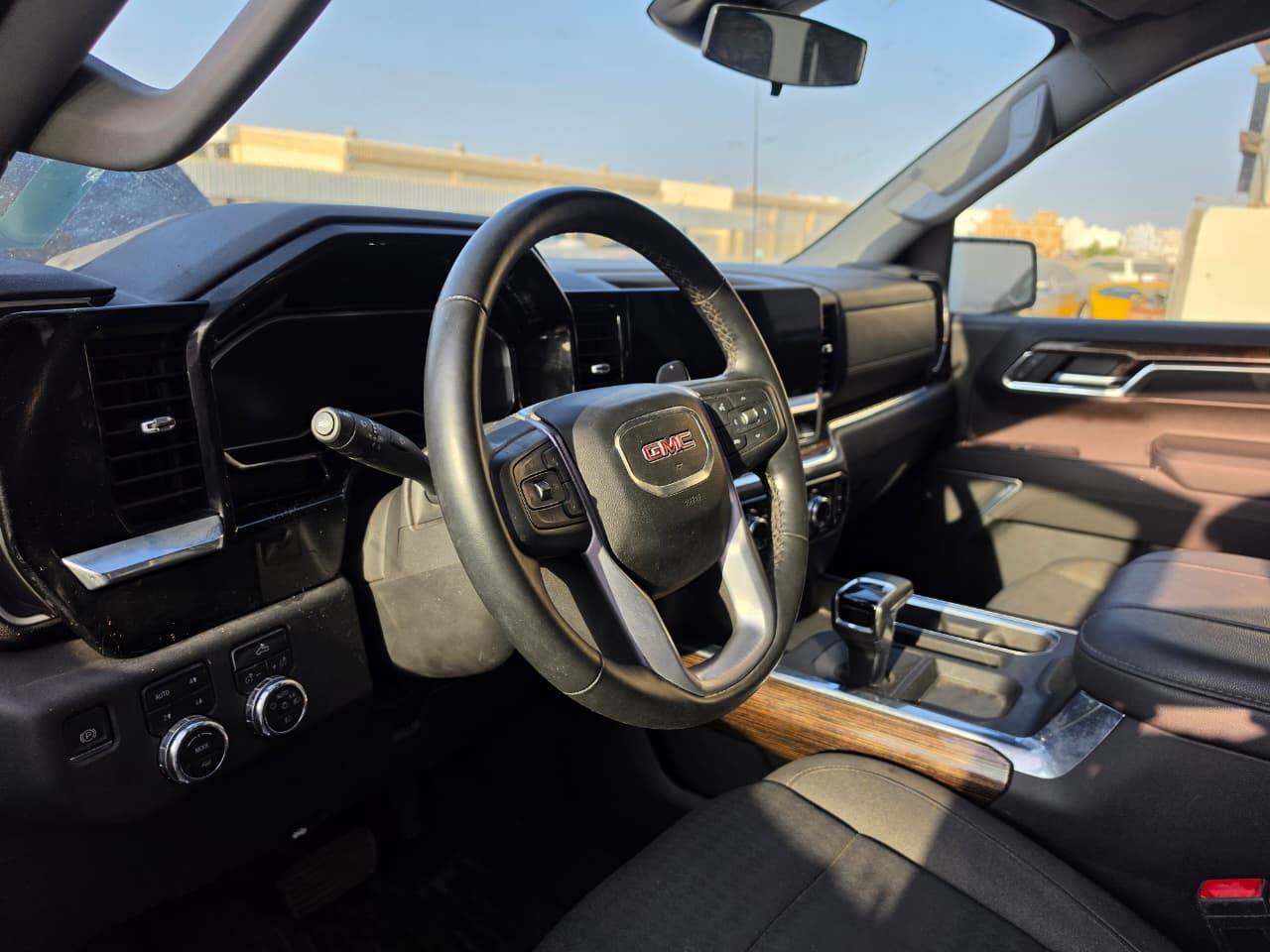 2023 GMC SIERRA K1500 — 208499 KM — Lot 93687365 - Marhaba Auctions Used Cars - Image 9