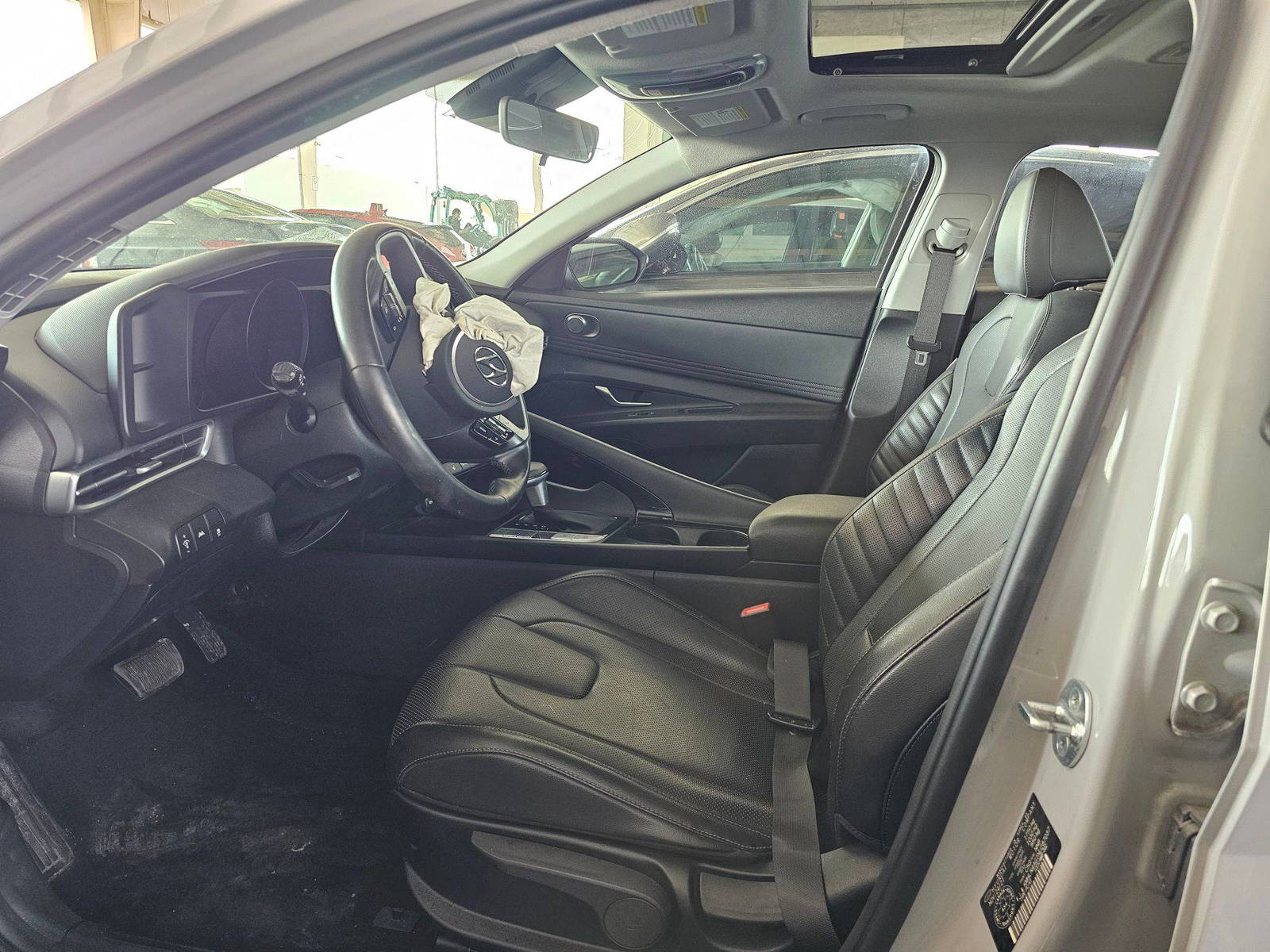 2022 HYUNDAI ELANTRA — 55244 KM — Lot 54131115 — Souq - Marhaba Auctions Used Cars - Image 9