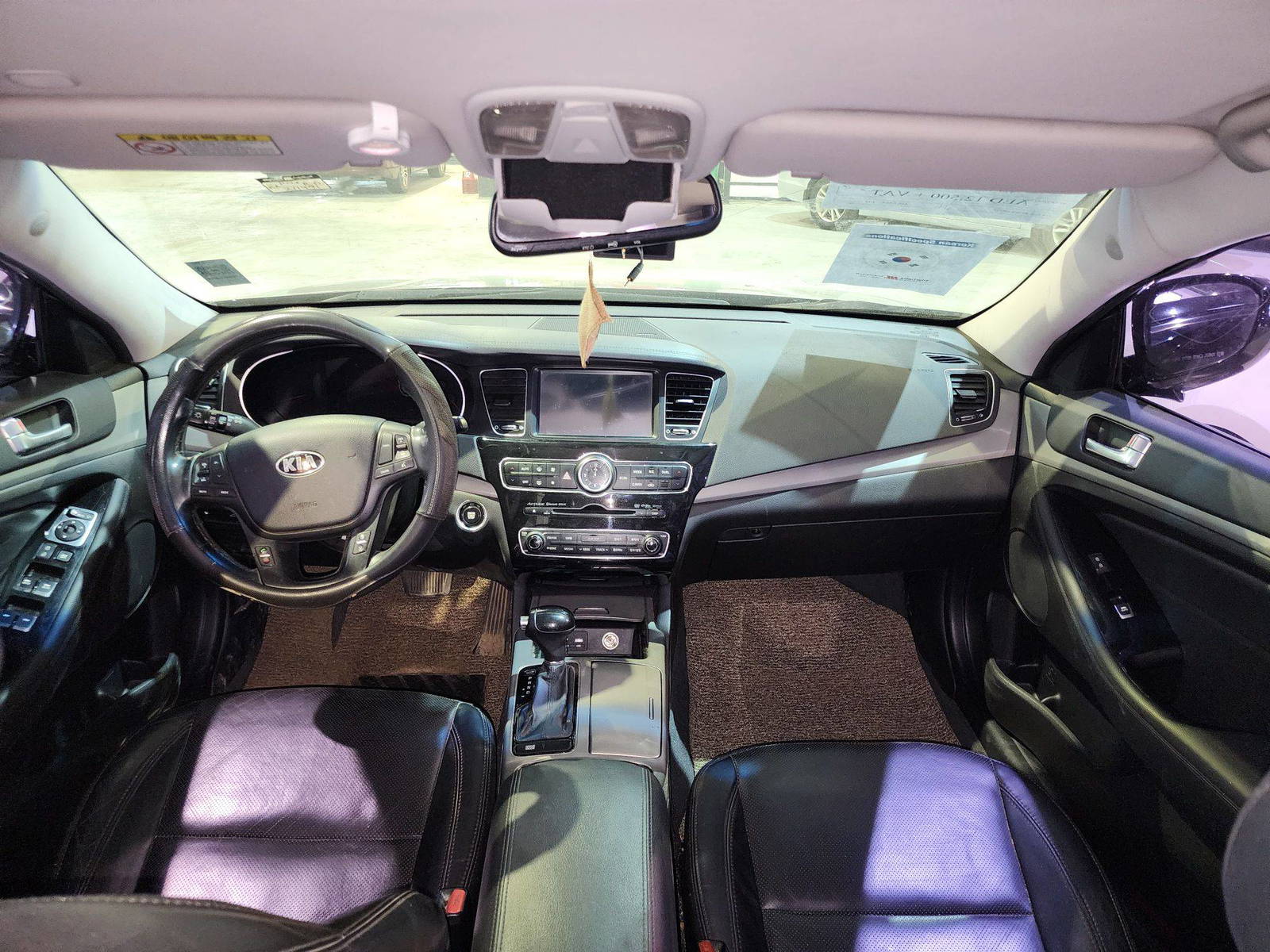 2014 KIA K7 — 211491 KM — Lot 2256 — Al Quoz - Marhaba Auctions Used Cars - Image 9