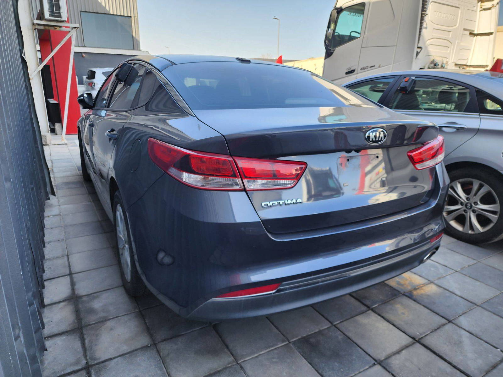 2017 KIA OPTIMA — 180265 Miles — Lot 80964994 — Al Quoz - Marhaba Auctions Used Cars - Image 6