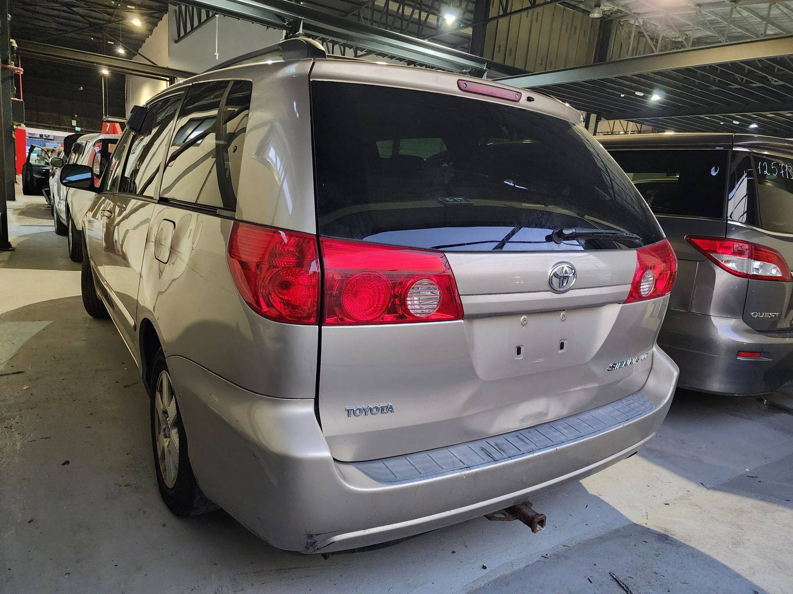 2006 TOYOTA SIENNA — 189862 Miles — Lot 83706 — Al Quoz - Marhaba Auctions Used Cars - Image 3