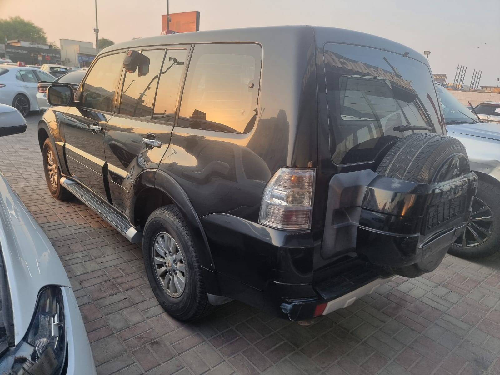 2011 MITSUBISHI PAJERO — 193264 KM — Lot J703318 — Ind. 12 - Marhaba Auctions Used Cars - Image 3