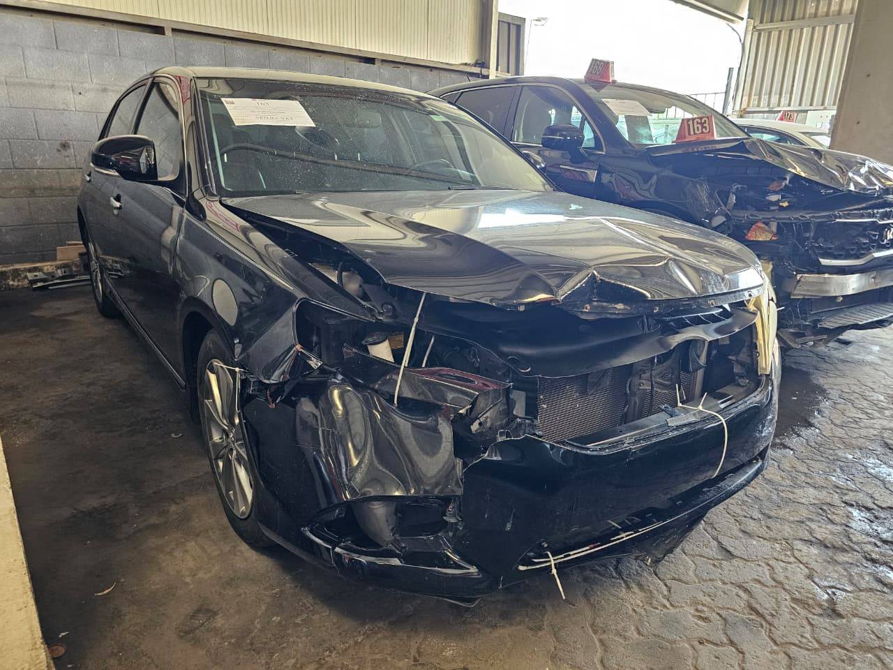 TOYOTA AVALON 2011 view 2