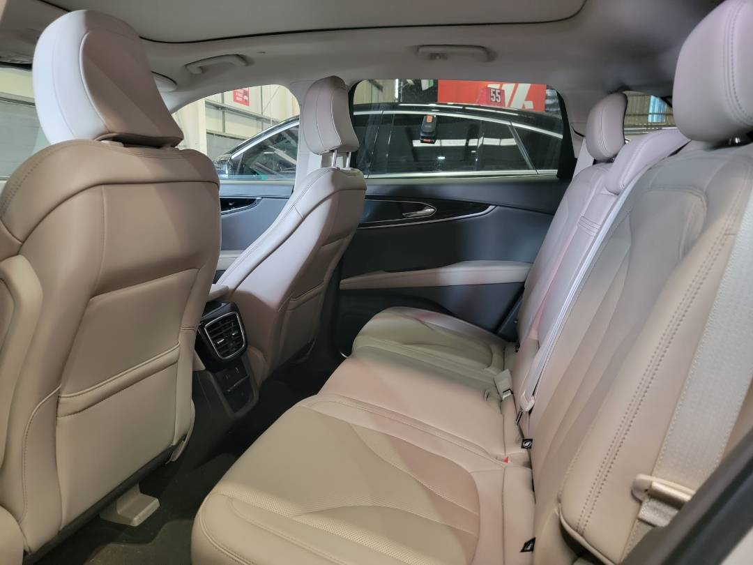 2023 LINCOLN NAUTILUS — 9933 Miles — Lot 5PBL16254 — Main - Marhaba Auctions Used Cars - Image 7
