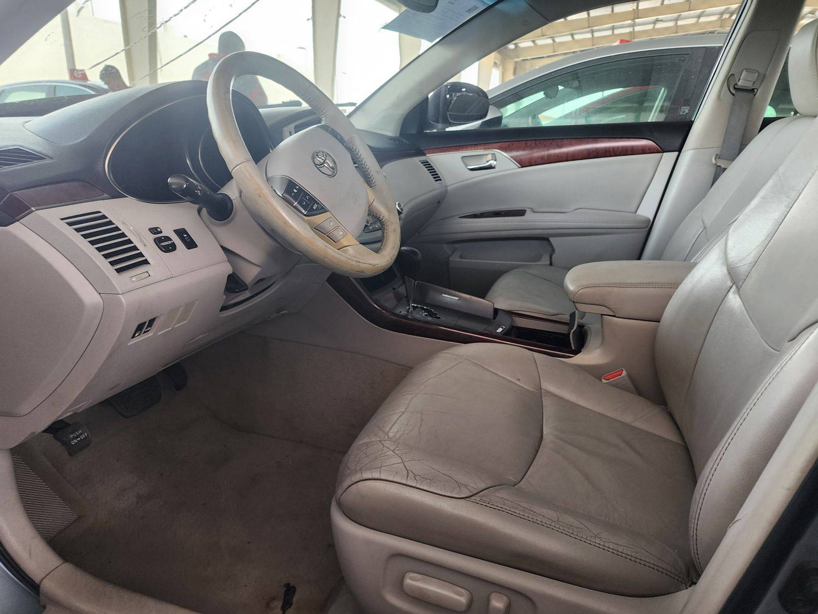 2011 TOYOTA AVALON — 211696 Miles — Lot 34648 — Souq - Marhaba Auctions Used Cars - Image 8