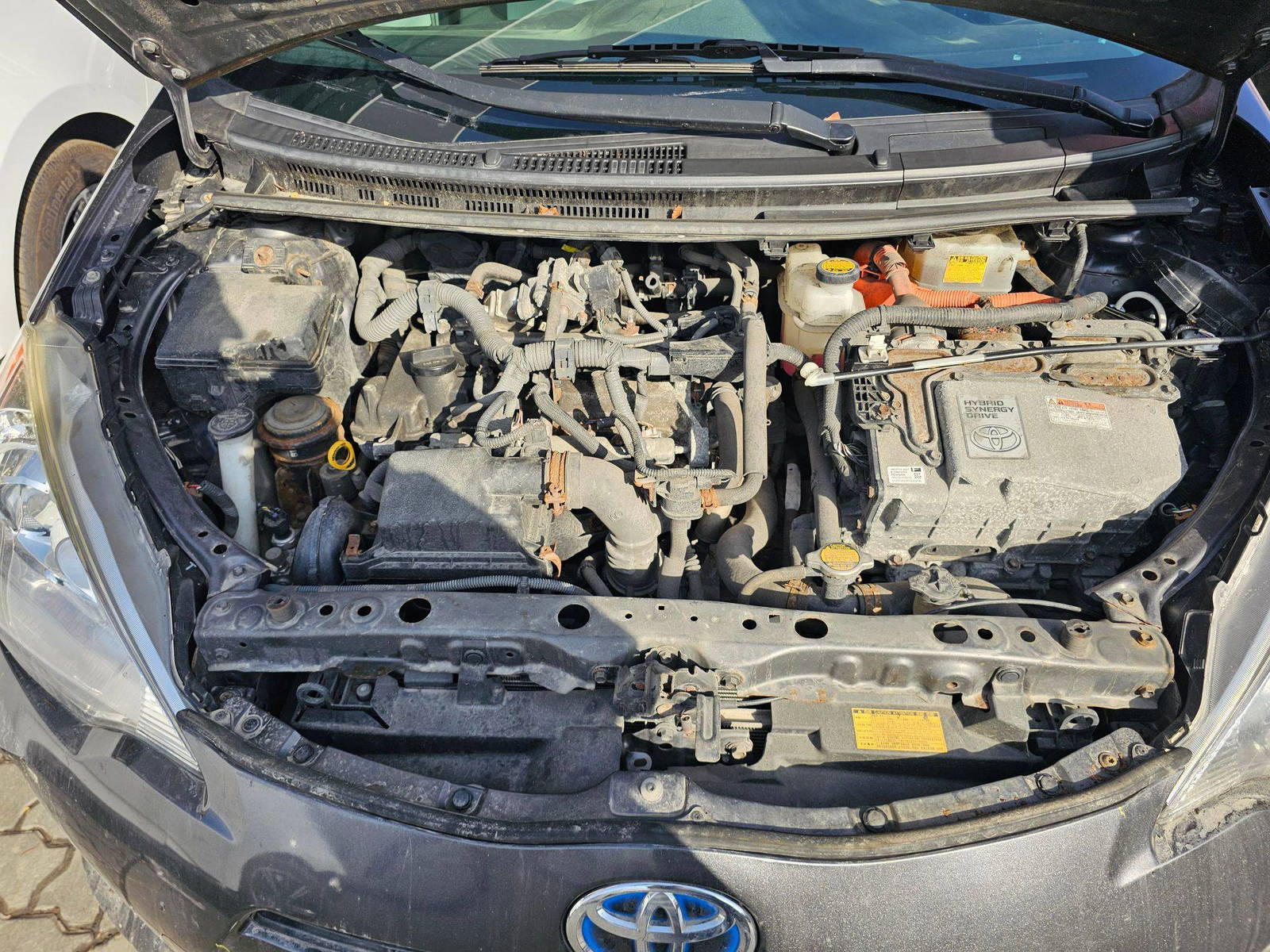 2013 TOYOTA PRIUS C — 240416 Miles — Lot B3XD1046134 — Souq - Marhaba Auctions Used Cars - Image 11