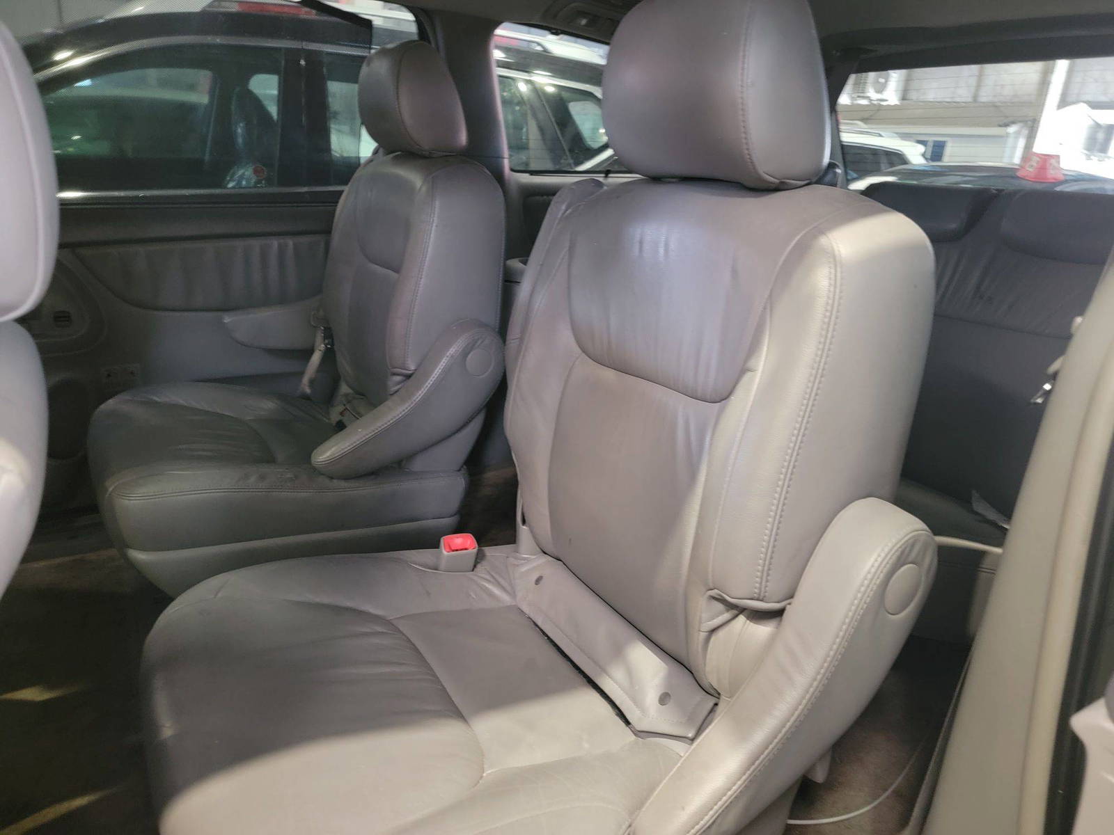 2006 TOYOTA SIENNA — 189078 Miles — Lot 87375105 — Main - Marhaba Auctions Used Cars - Image 11