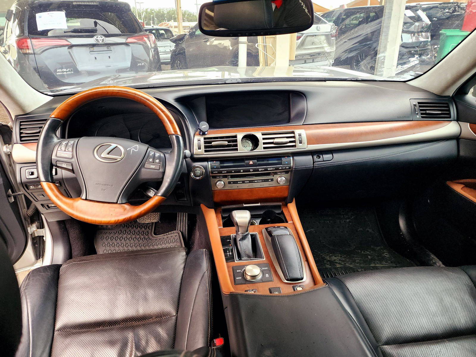 2013 LEXUS LS 460 — 116942 Miles — Lot D5006067 — Souq - Marhaba Auctions Used Cars - Image 7