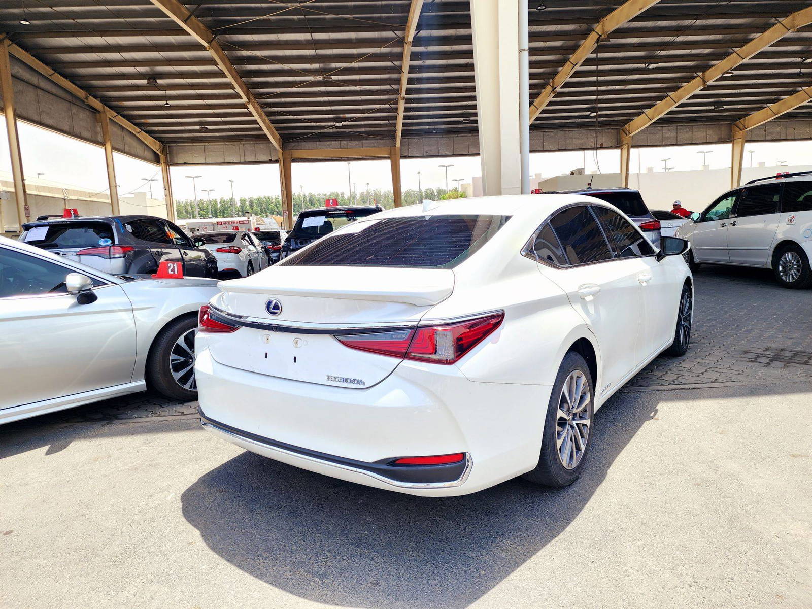 LEXUS ES 300H 2022 - Marhaba Auction Used Cars - Image 3
