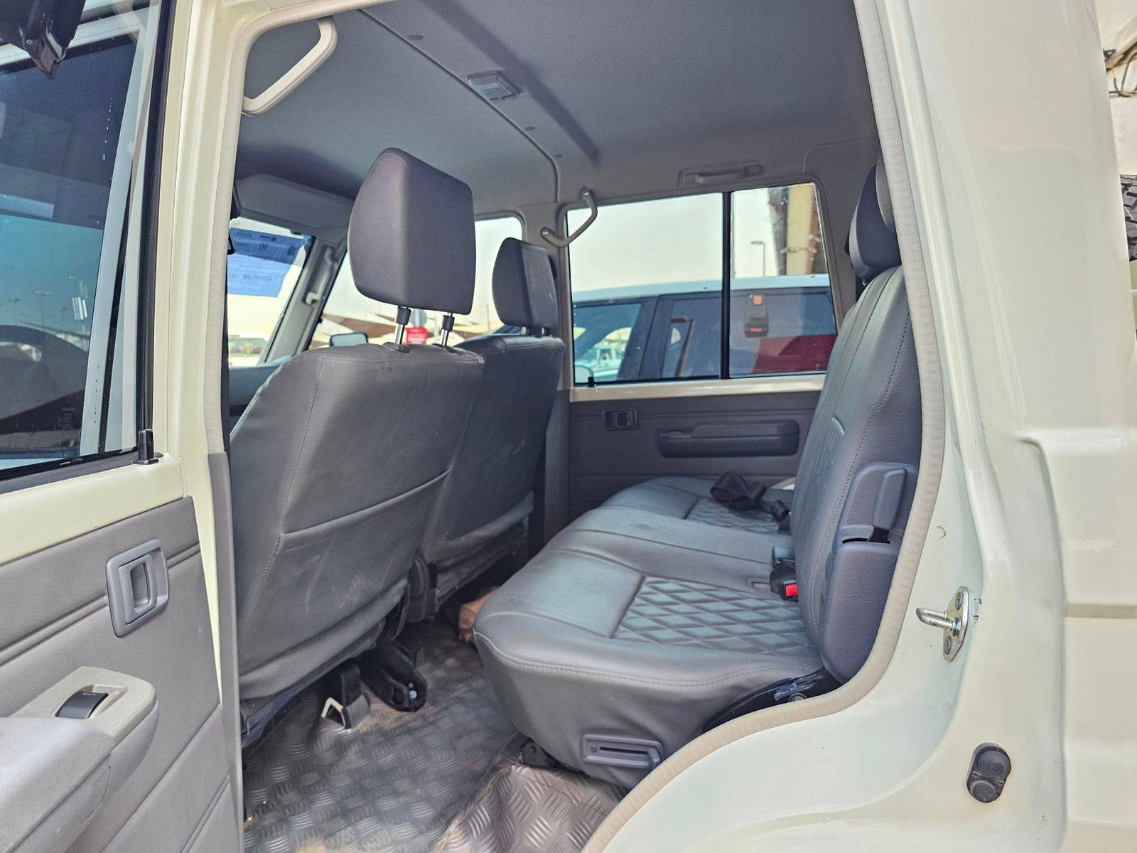 2022 TOYOTA LAND CRUISER PICK-UP — 24927 KM — Lot 043378 — Souq - Marhaba Auctions Used Cars - Image 6