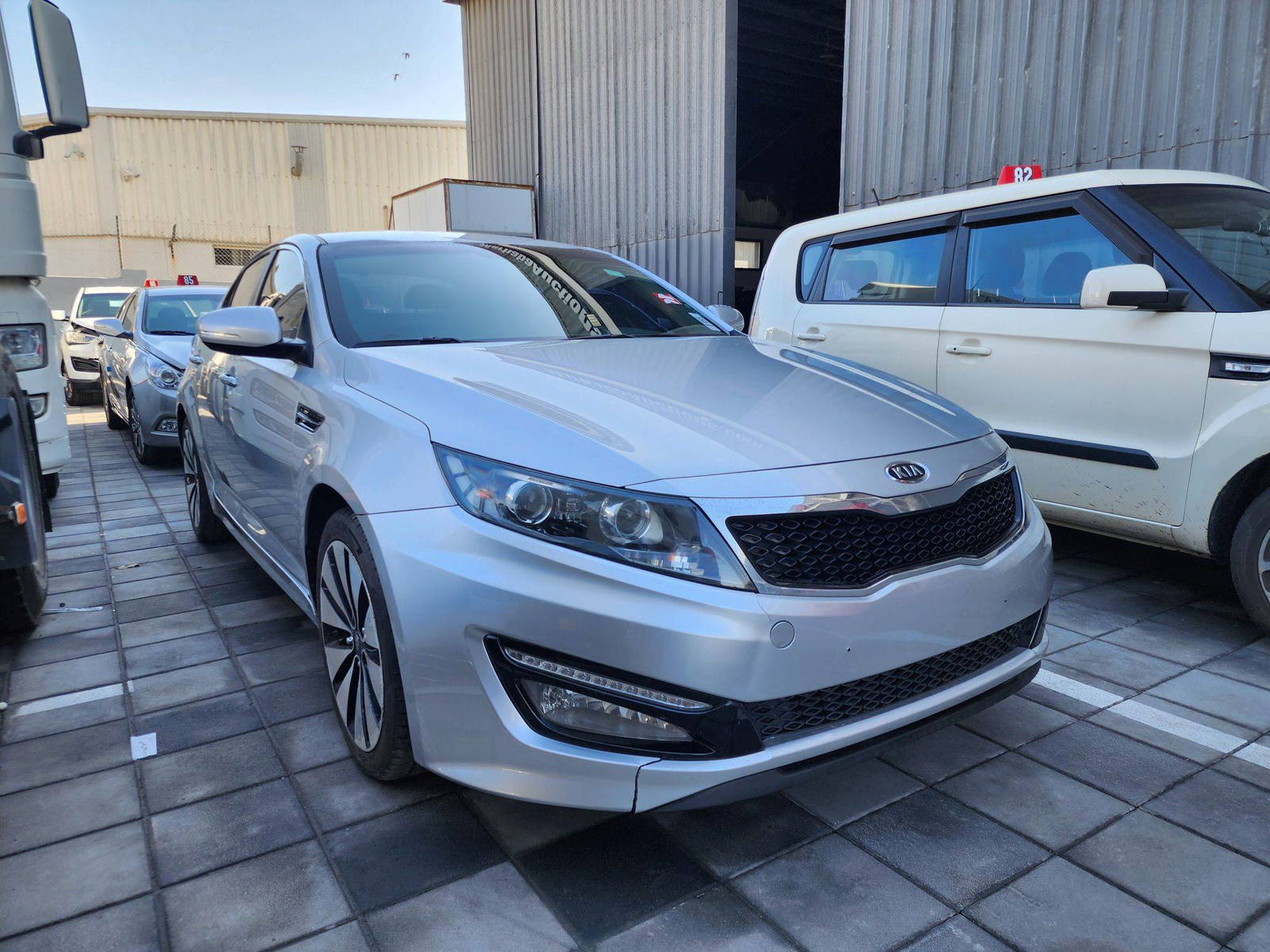 2011 KIA K5 — 203319 KM — Lot 009293 — Al Quoz - Marhaba Auctions Used Cars - Image 3