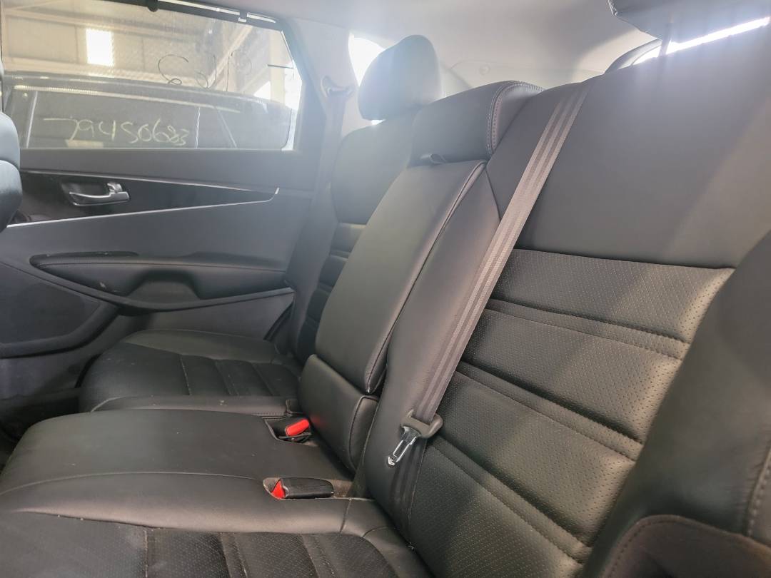 2018 KIA SORENTO — 208614 KM — Lot 353724 — Souq - Marhaba Auctions Used Cars - Image 6
