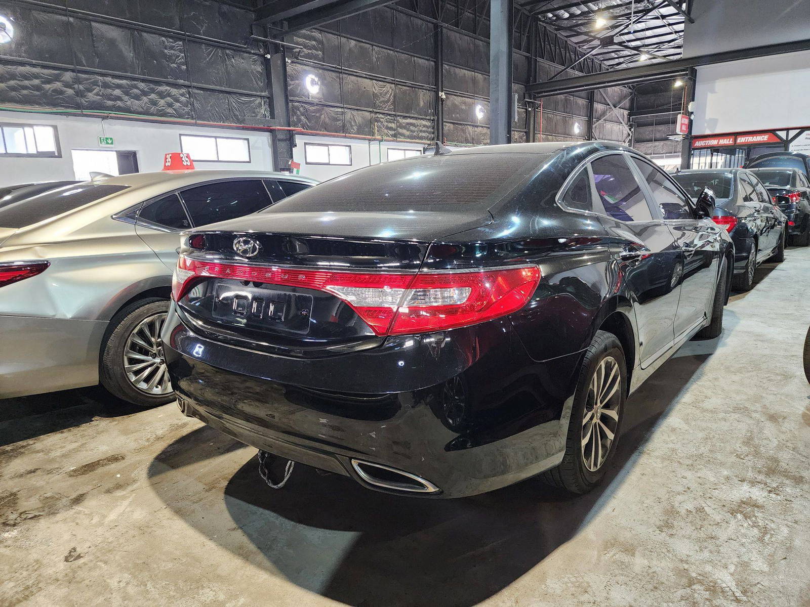2012 HYUNDAI GRANDEUR — 178750 KM — Lot 099441 — Ind. 12 - Marhaba Auctions Used Cars - Image 6