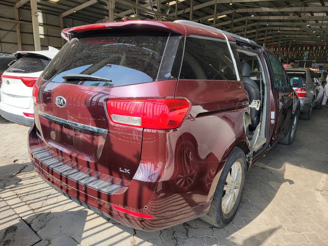 2017 KIA SEDONA — 137065 Miles — Lot H6247605 — Main - Marhaba Auctions Used Cars - Image 4