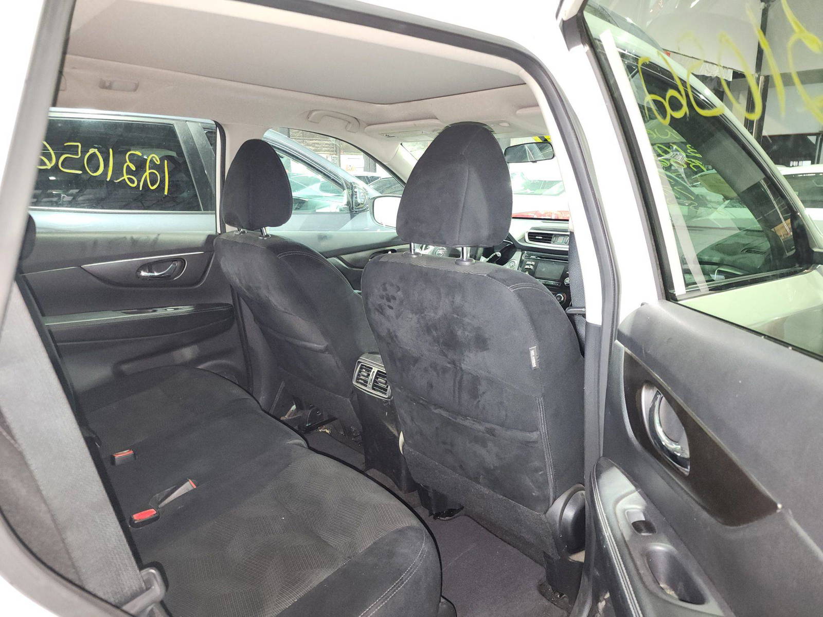 2015 NISSAN ROGUE — 165877 KM — Lot 12310562 — Al Quoz - Marhaba Auctions Used Cars - Image 5