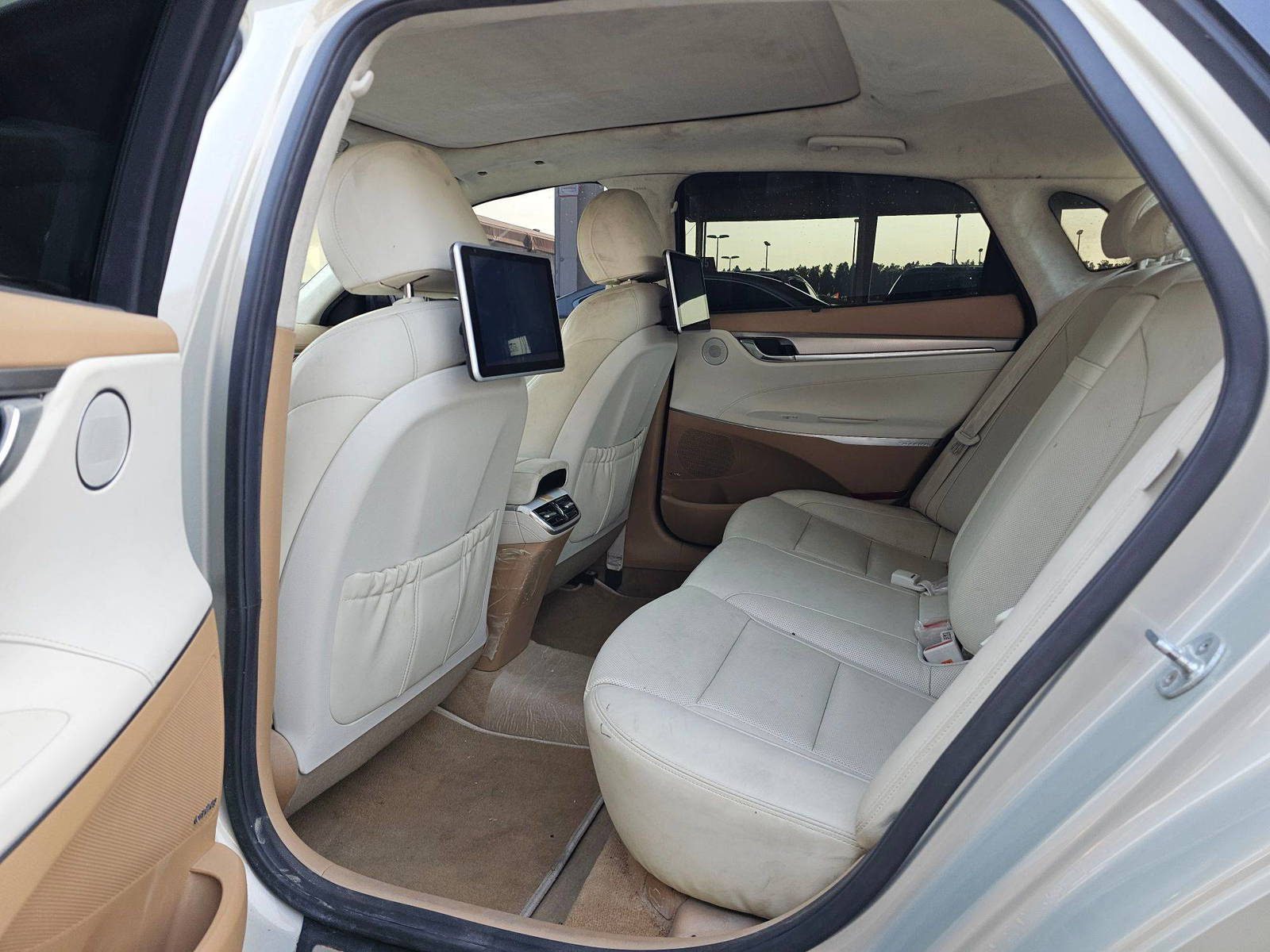 2022 HYUNDAI AZERA — 133662 KM — Lot A464077 — Souq - Marhaba Auctions Used Cars - Image 7