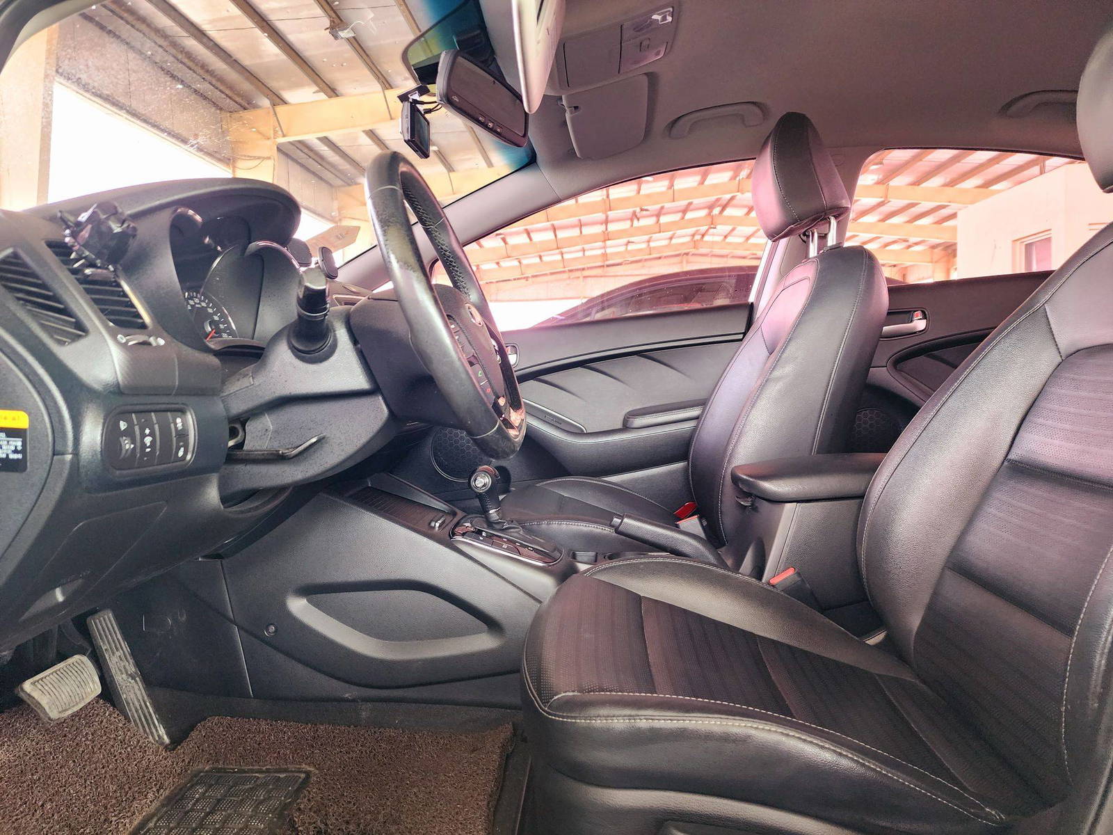 2016 KIA K3 — 85066 KM — Lot 598689 — Souq - Marhaba Auctions Used Cars - Image 8
