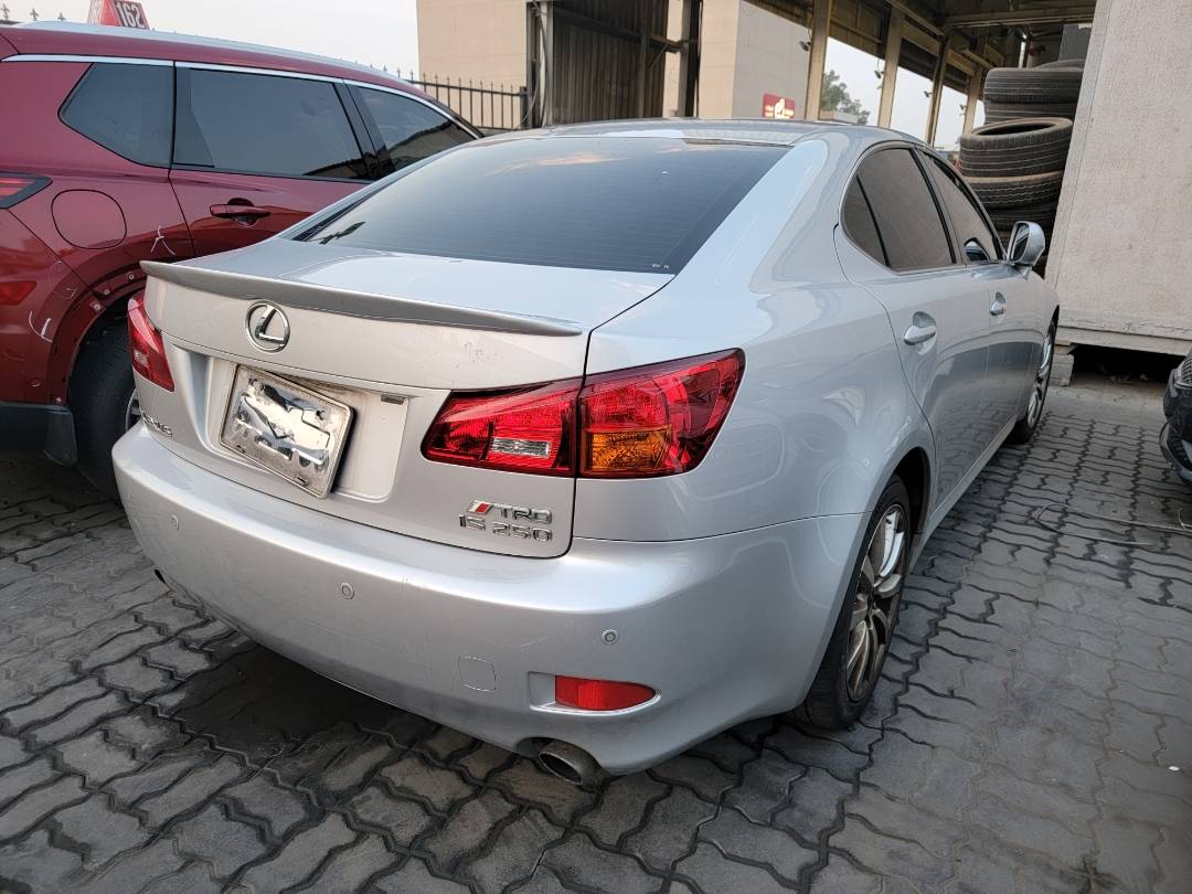 2006 LEXUS IS 250 — 207362 KM — Lot 62017369 — Souq - Marhaba Auctions Used Cars - Image 3
