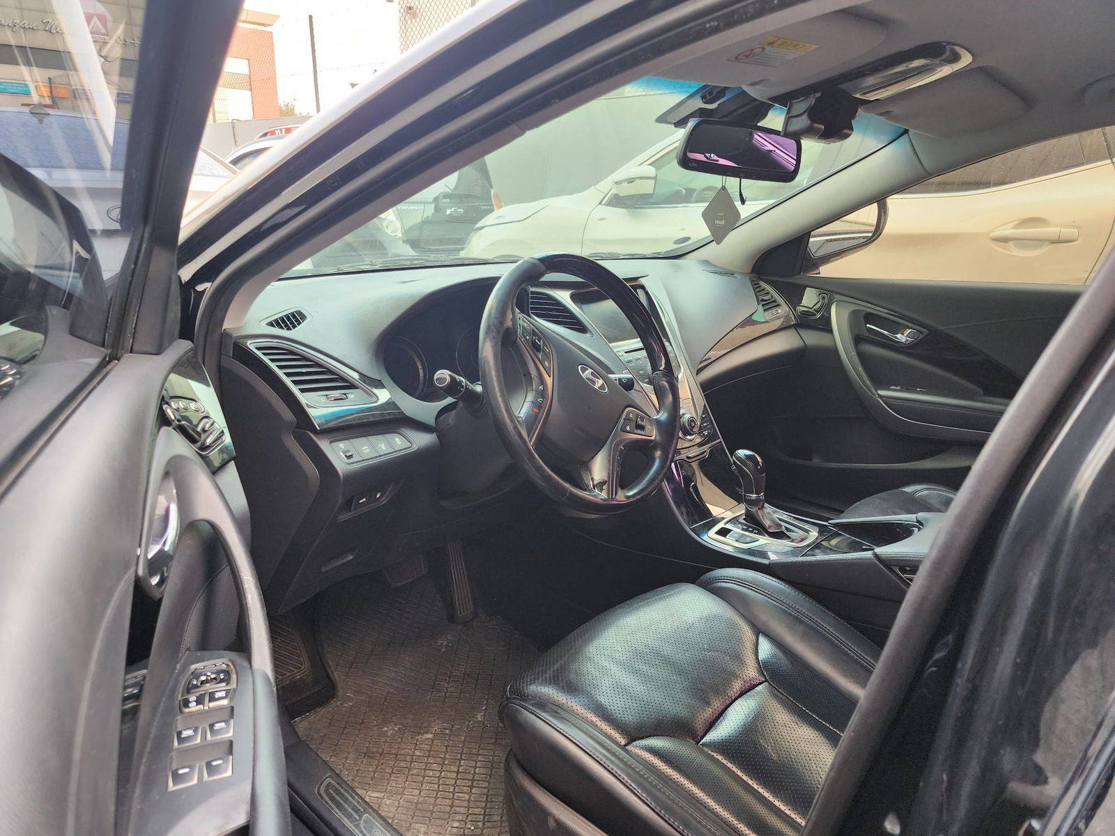 HYUNDAI GRANDEUR 2011 - Marhaba Auction Used Cars - Image 9