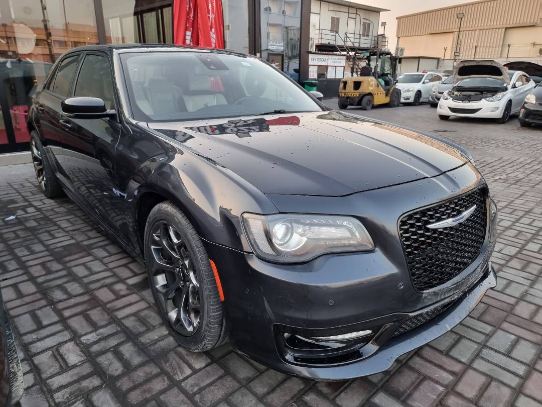 2018 CHRYSLER 300 — 134269 KM — Lot 81604 — Ind. 12 - Marhaba Auctions Used Cars - Image 3