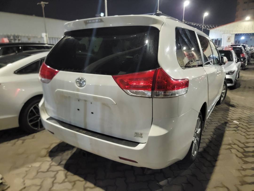 2013 TOYOTA SIENNA — 213723 Miles — Lot 2DS066134 — Souq - Marhaba Auctions Used Cars - Image 5