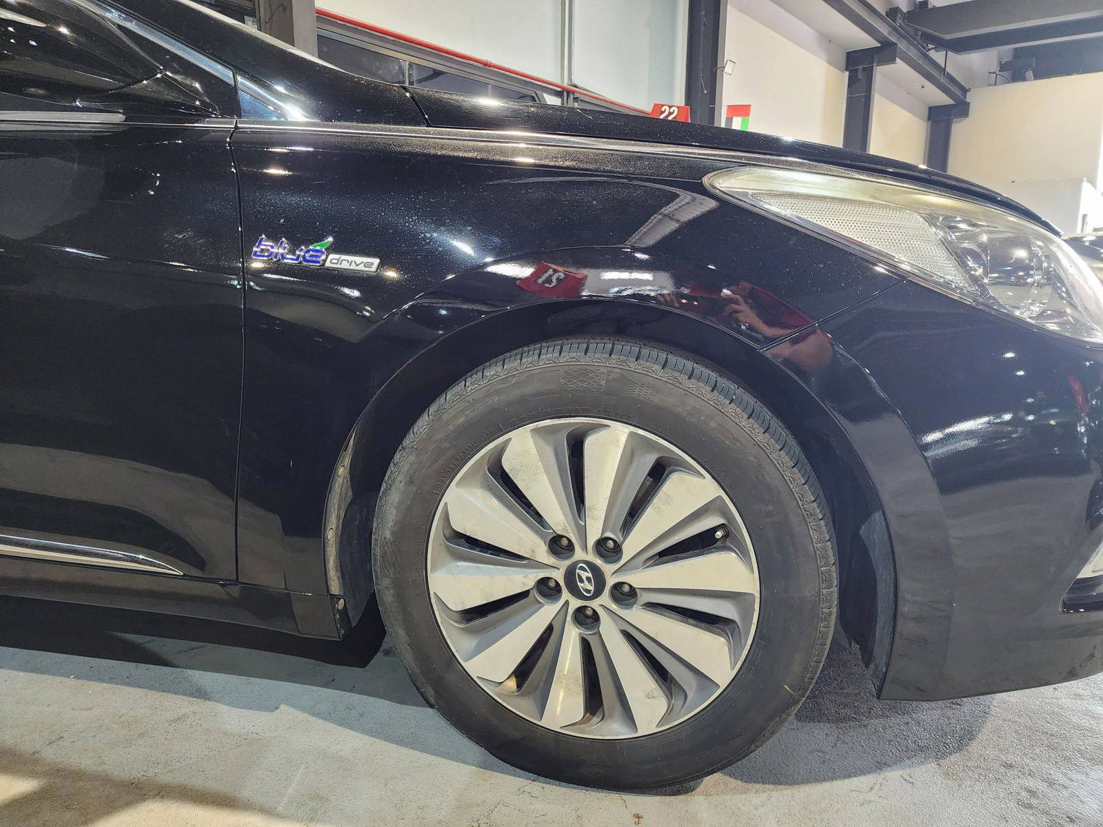 2015 HYUNDAI GRANDEUR — 317748 KM — Lot 008130 — Al Quoz - Marhaba Auctions Used Cars - Image 11