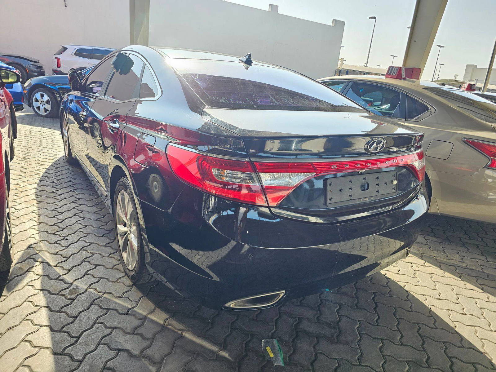 2012 HYUNDAI GRANDEUR — 72321 KM — Lot BCA097906 — Souq - Marhaba Auctions Used Cars - Image 5
