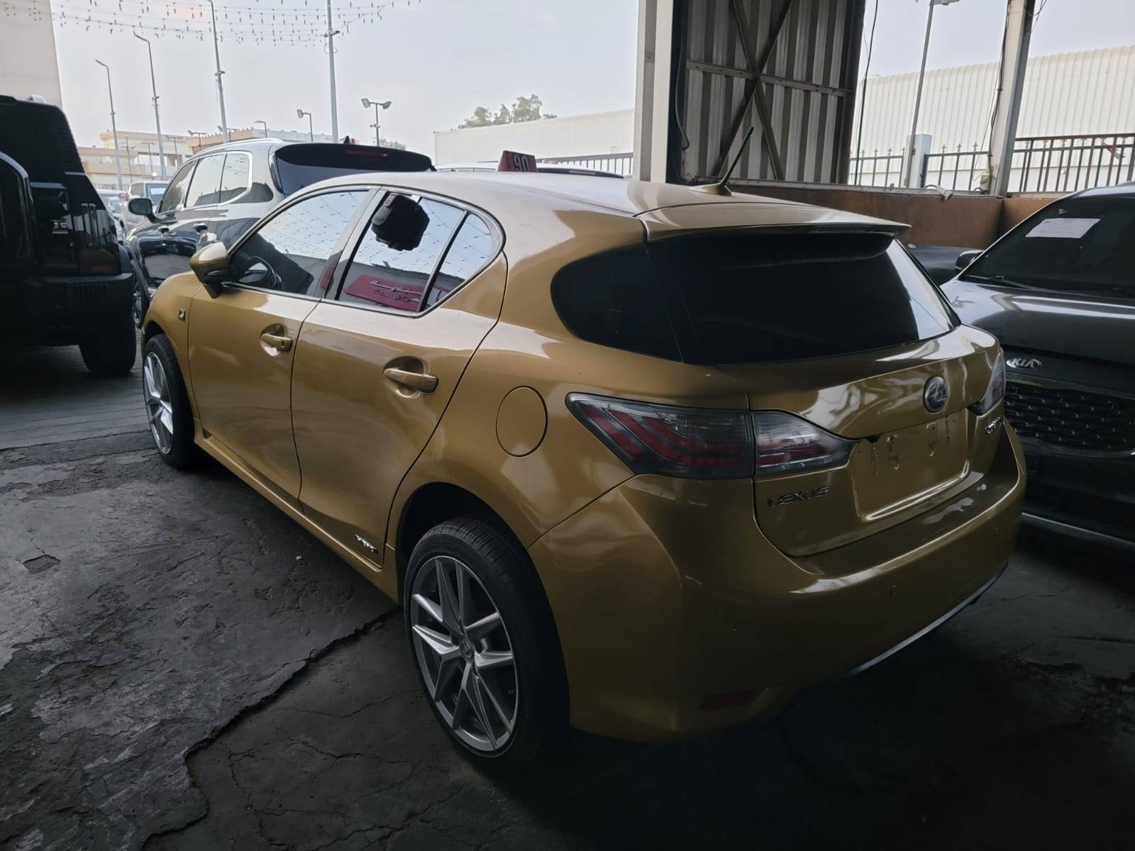 2011 LEXUS CT 200h — 172549 KM — Lot 5BH4B2000134 — Main - Marhaba Auctions Used Cars - Image 4