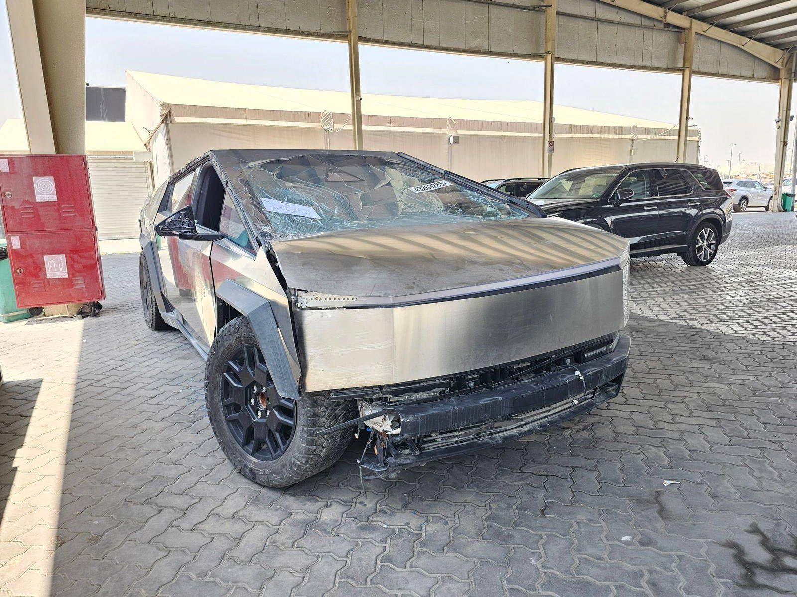 2024 TESLA CYBERTRUCK — 2869 Miles — Lot A013484 — Souq - Marhaba Auctions Used Cars - Image 5