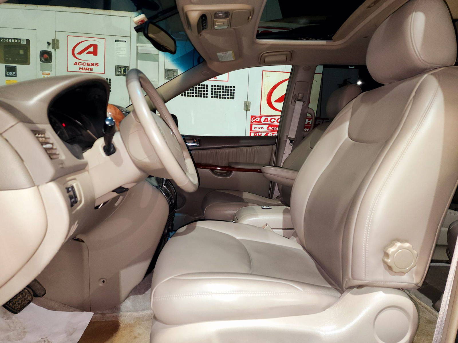 2004 TOYOTA SIENNA — 241372 Miles — Lot S019721 — Souq - Marhaba Auctions Used Cars - Image 9