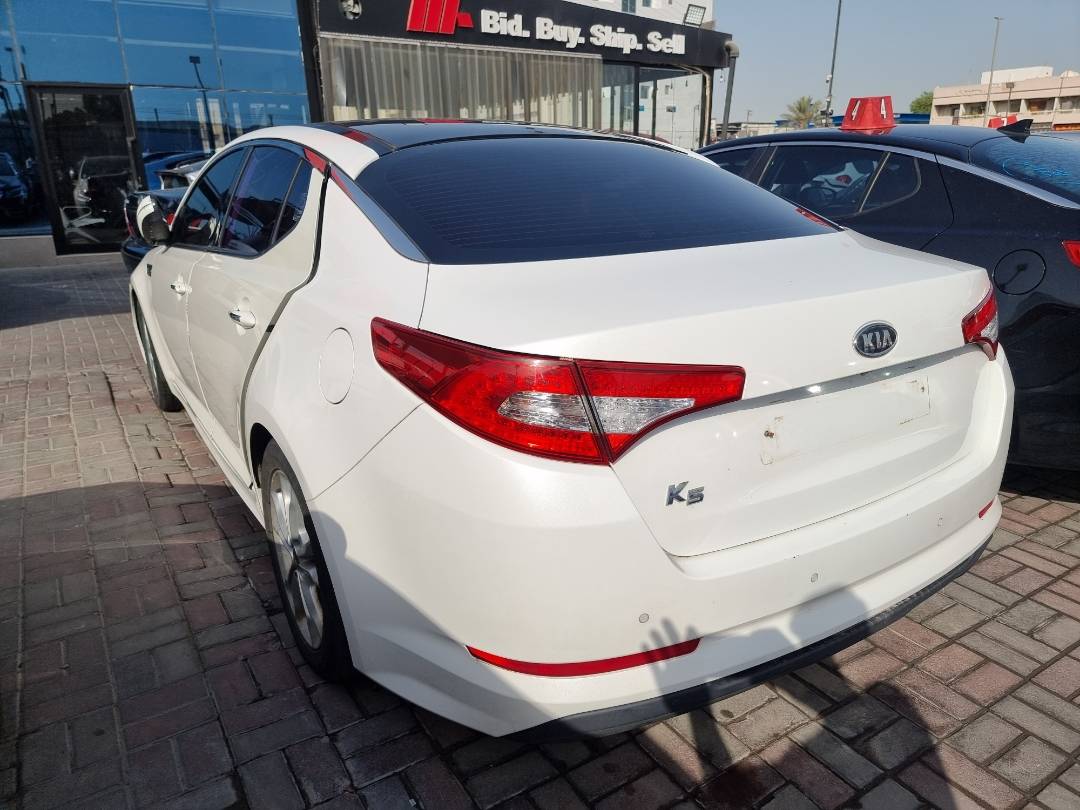 2011 KIA K5 — 178232 KM — Lot 125478 — Main - Marhaba Auctions Used Cars - Image 5