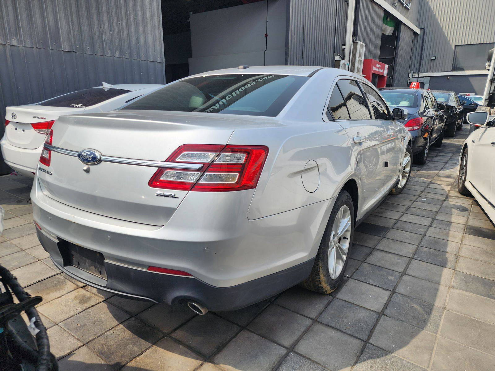 2013 FORD TAURUS — 207745 KM — Lot 135420 — Al Quoz - Marhaba Auctions Used Cars - Image 4