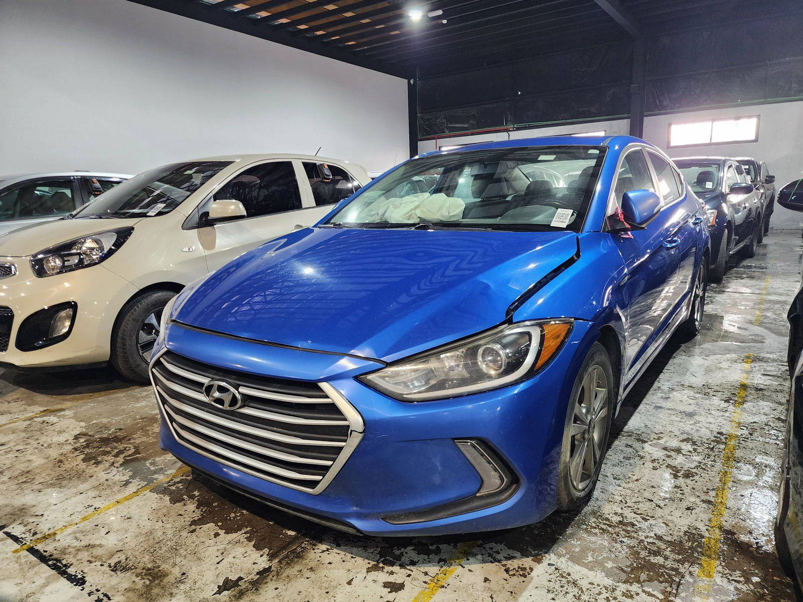 2018 HYUNDAI ELANTRA — 253767 KM — Lot 601556 — Al Quoz - Marhaba Auctions Used Cars - Image 4