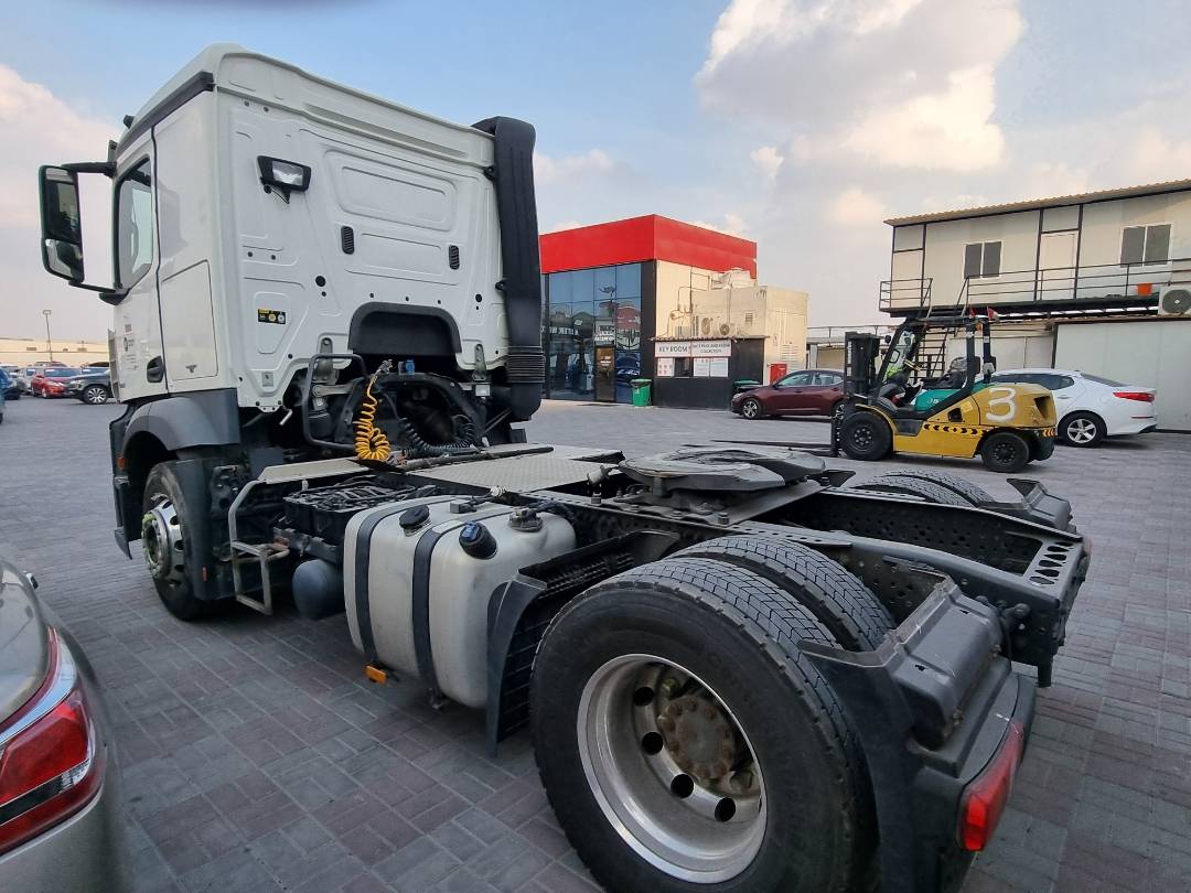 2017 MERCEDES BENZ ACTROS 1840 — 774380 KM — Lot 215487 — Al Quoz - Marhaba Auctions Used Cars - Image 4