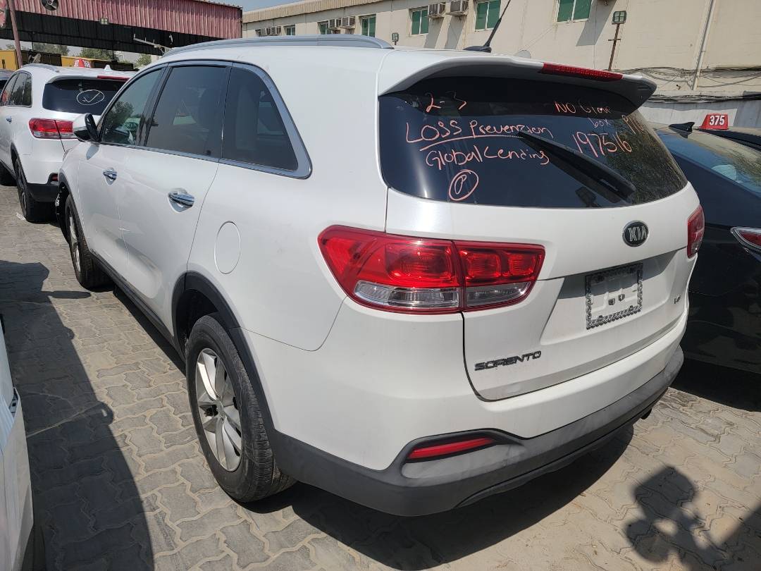 2017 KIA SORENTO — 193960 Miles — Lot 50171126 — Souq - Marhaba Auctions Used Cars - Image 4
