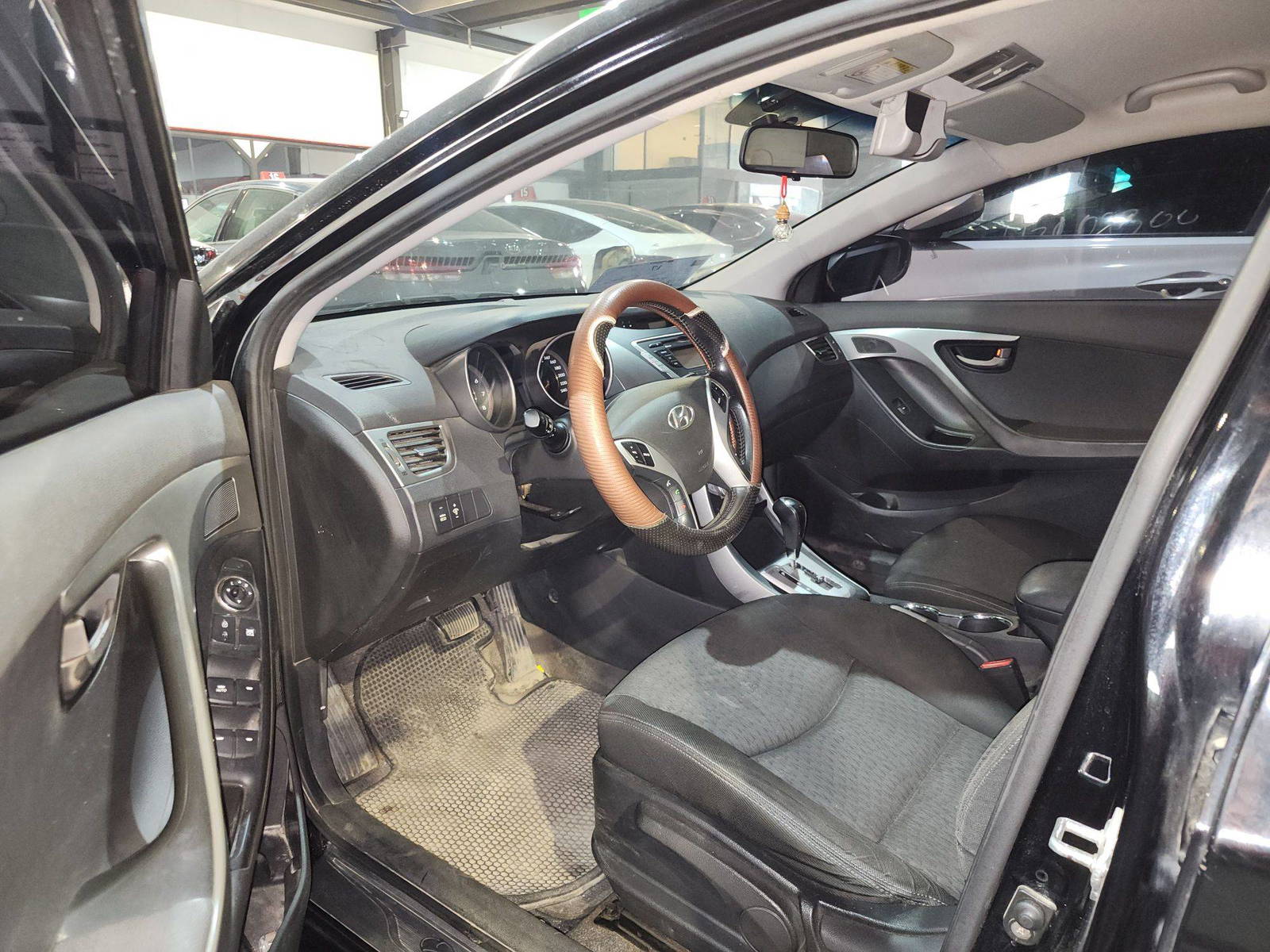 HYUNDAI AVANTE 2011 - Marhaba Auction Used Cars - Image 9