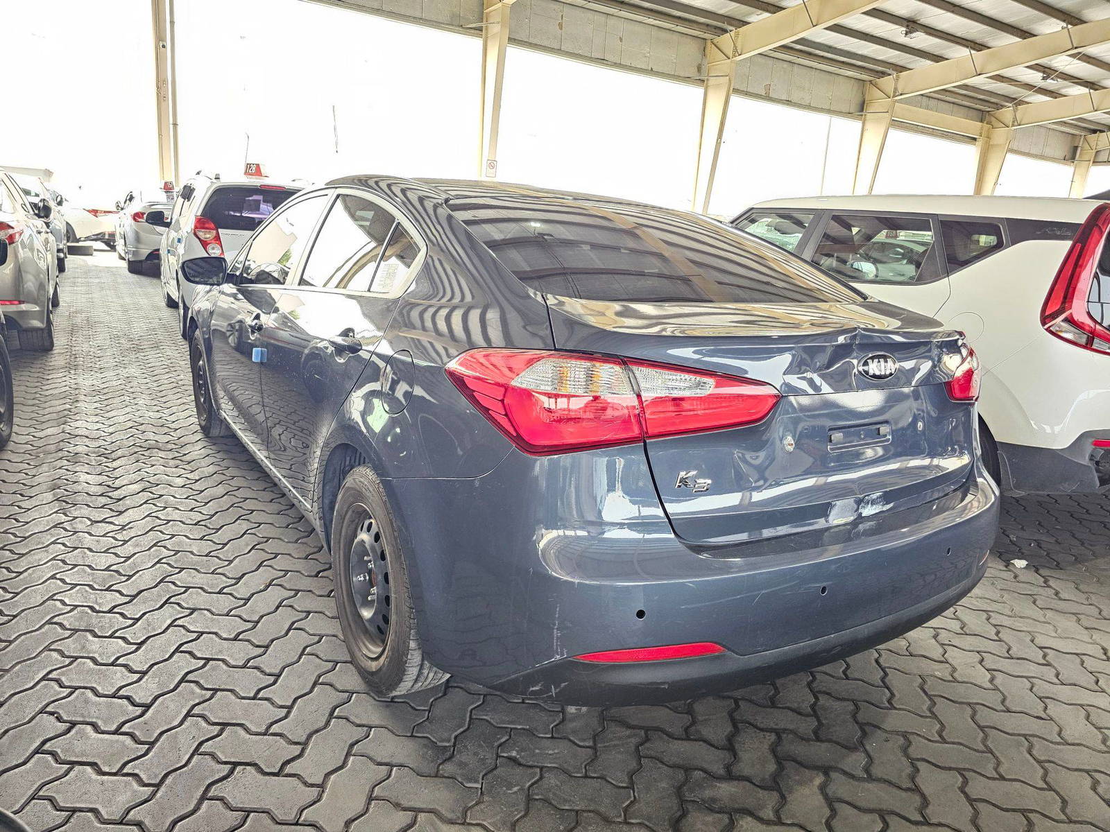 2015 KIA K3 — 158795 KM — Lot 28372 — Souq - Marhaba Auctions Used Cars - Image 5
