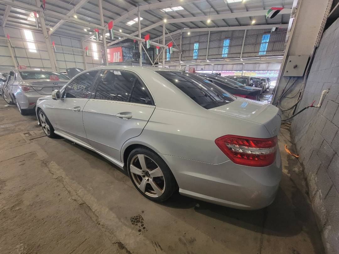 2010 MERCEDES BENZ E 350 — 196834 Miles — Lot 69122524 — Souq - Marhaba Auctions Used Cars - Image 5