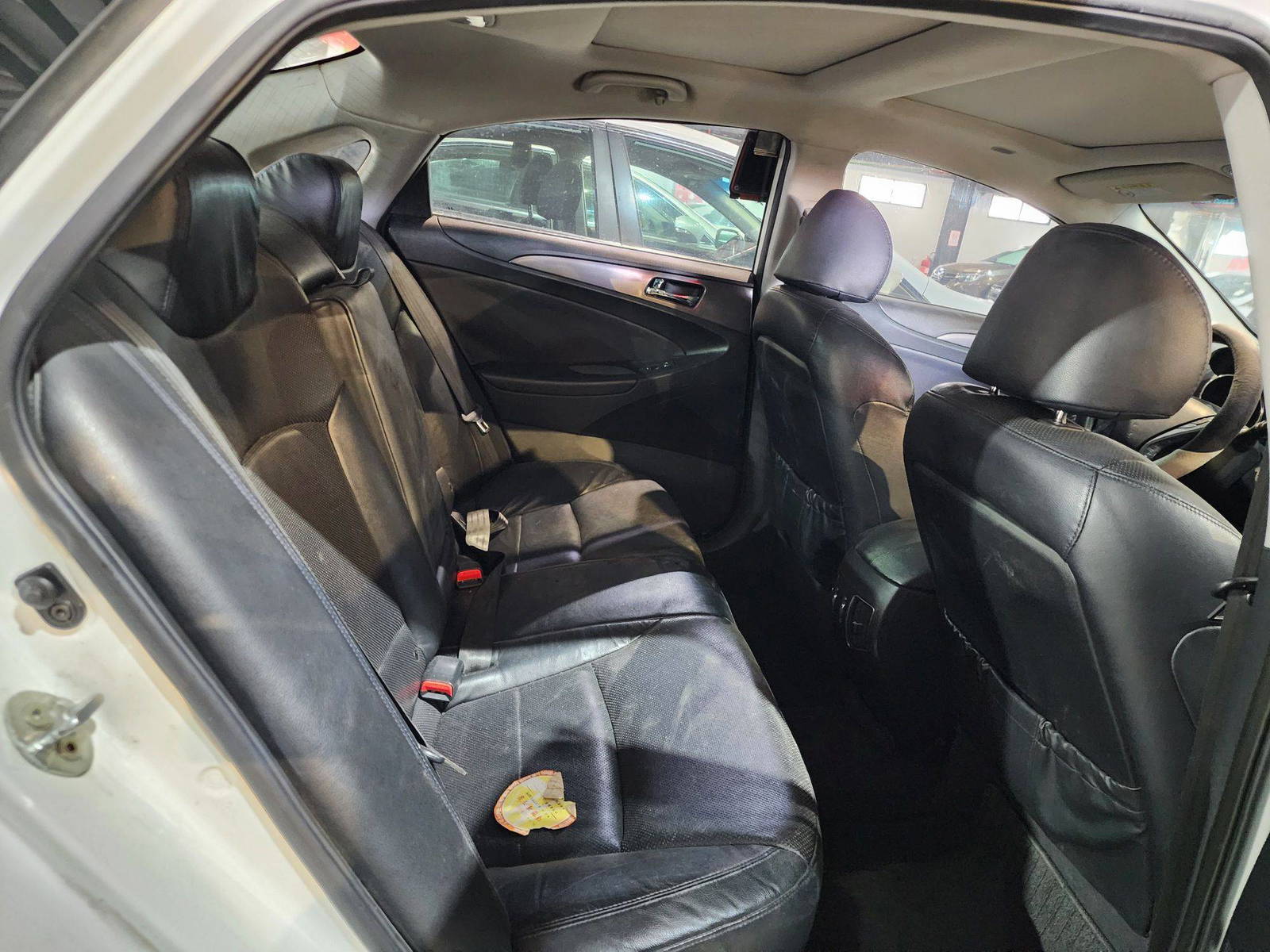 2012 HYUNDAI SONATA — 191807 KM — Lot 13108 — Al Quoz - Marhaba Auctions Used Cars - Image 7
