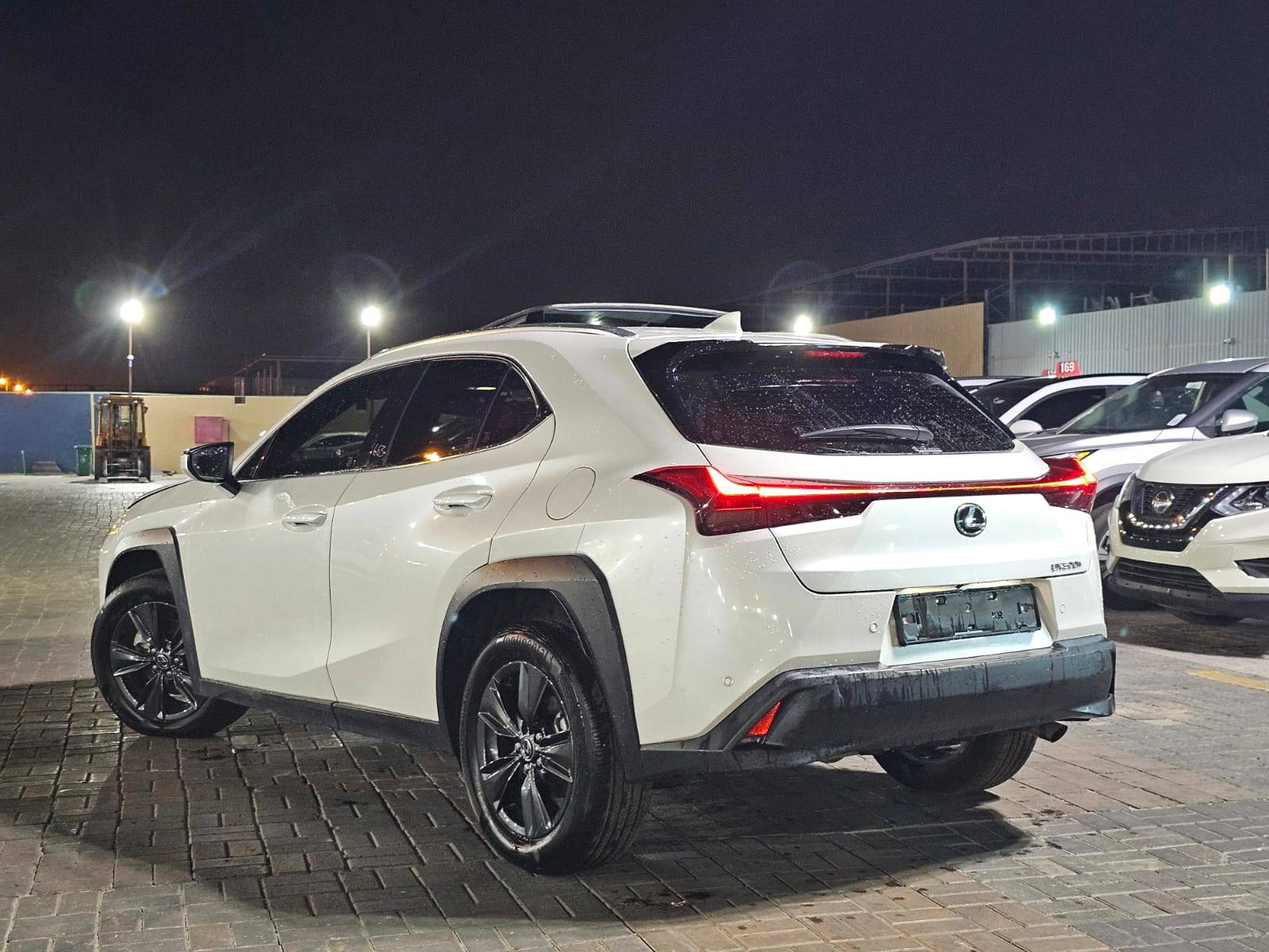 LEXUS UX 300H 2025 view 2