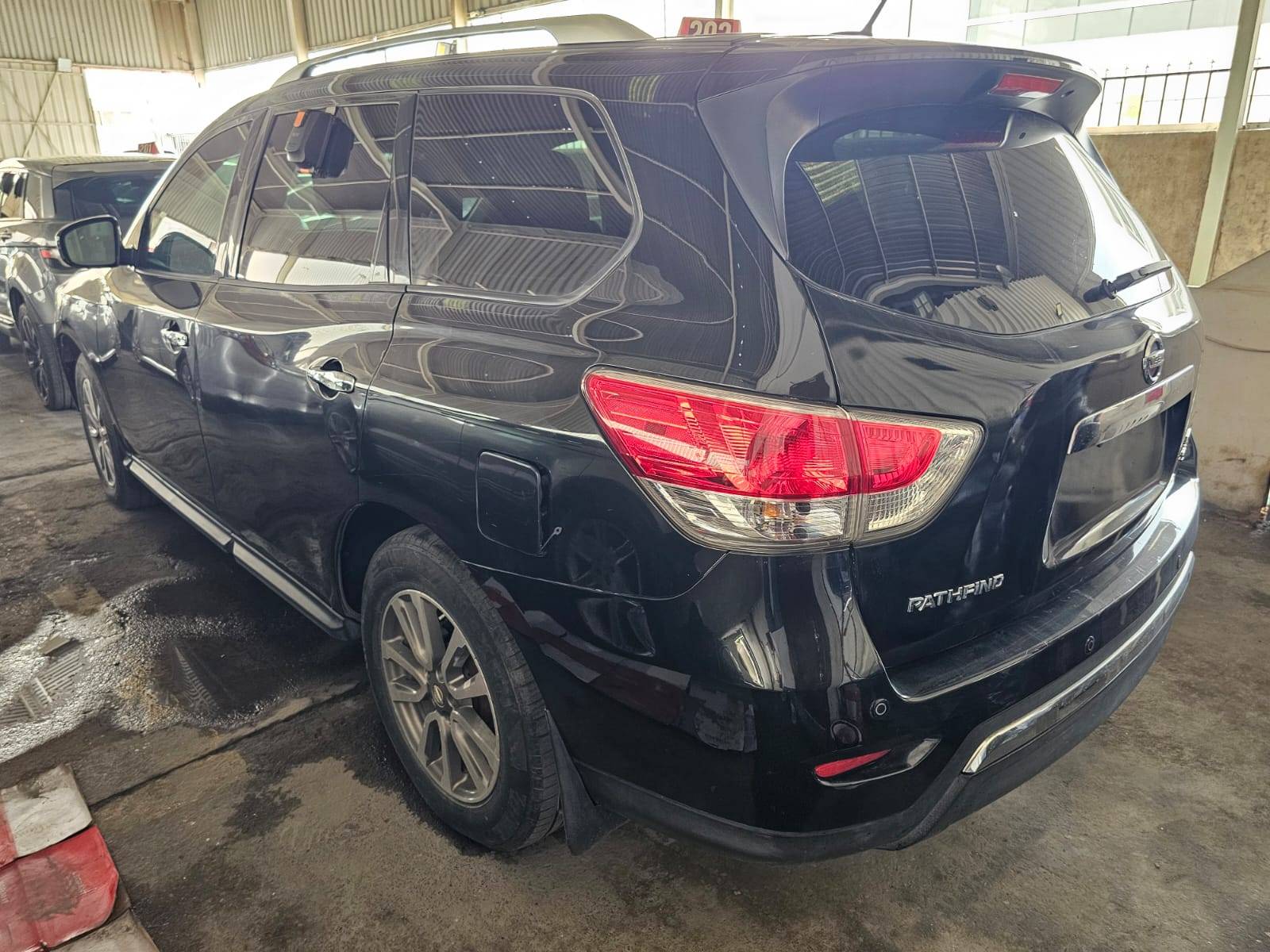 2015 NISSAN PATHFINDER — 211379 KM — Lot MM4FC639326 — Main - Marhaba Auctions Used Cars - Image 5