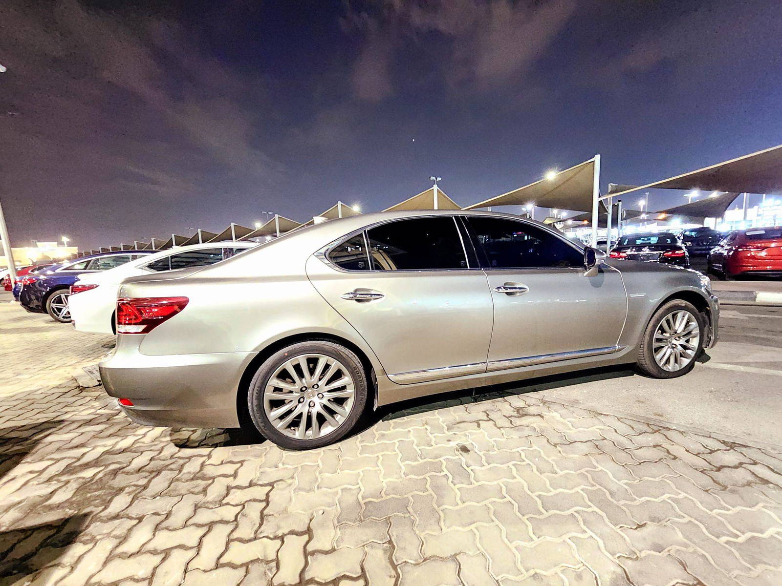 2016 LEXUS LS 460 — 180106 KM — Lot 5026475 — Souq - Marhaba Auctions Used Cars - Image 3