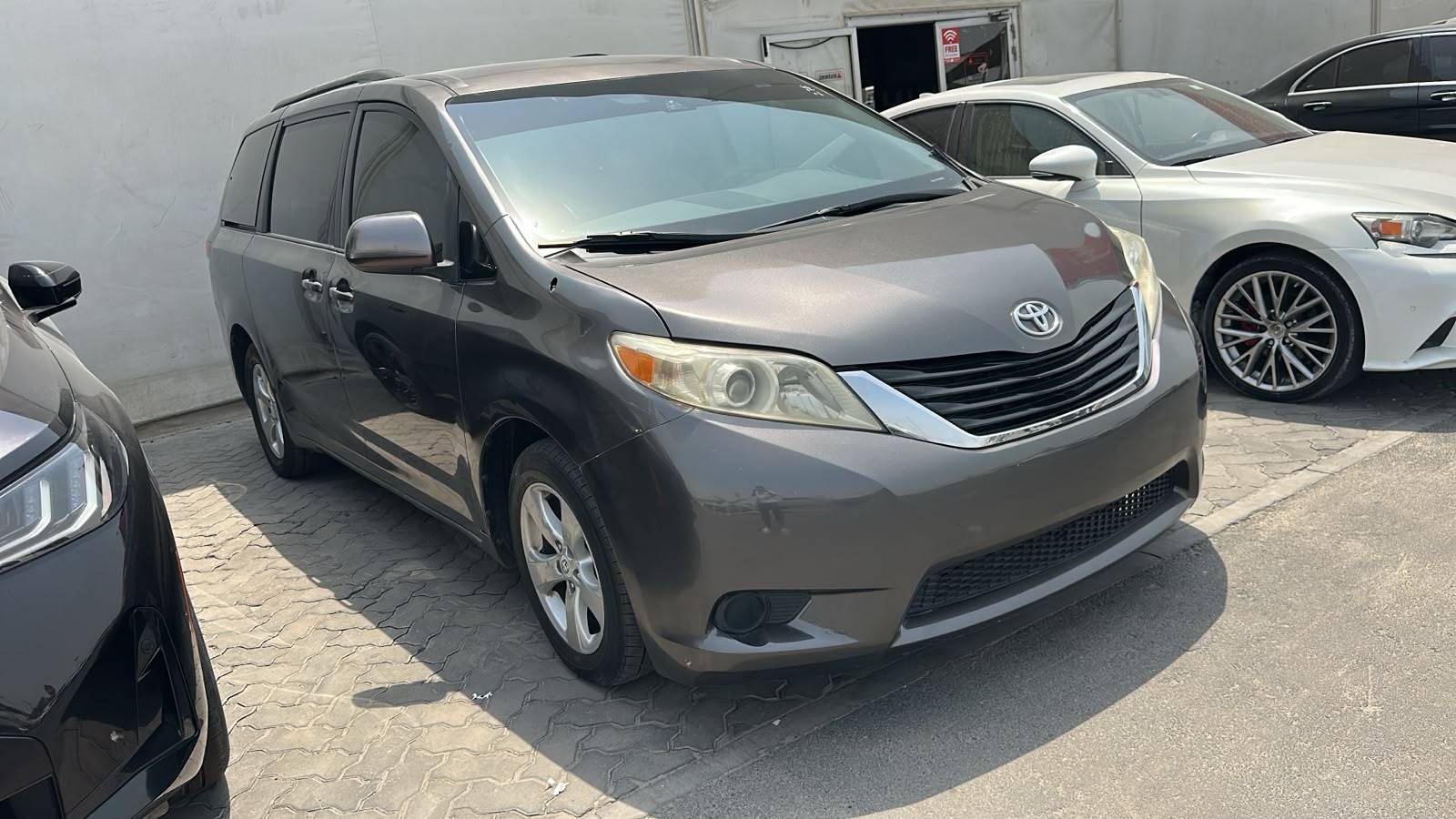 2011 TOYOTA SIENNA — 275215 Miles — Lot C0BS172439 — Souq - Marhaba Auctions Used Cars - Image 4