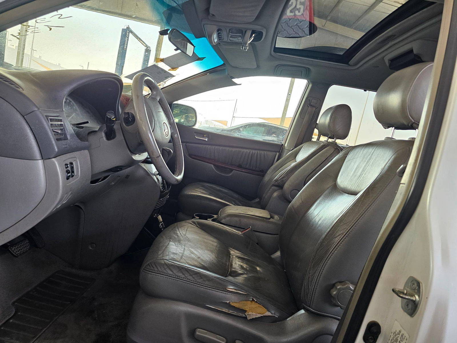 TOYOTA SIENNA 2004 - Marhaba Auction Used Cars - Image 9