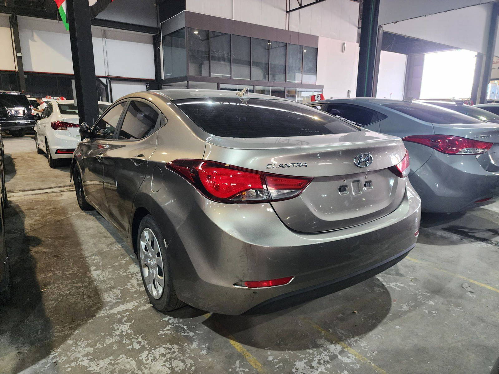 2014 HYUNDAI ELANTRA — 199298 KM — Lot 12304986 — Al Quoz - Marhaba Auctions Used Cars - Image 3